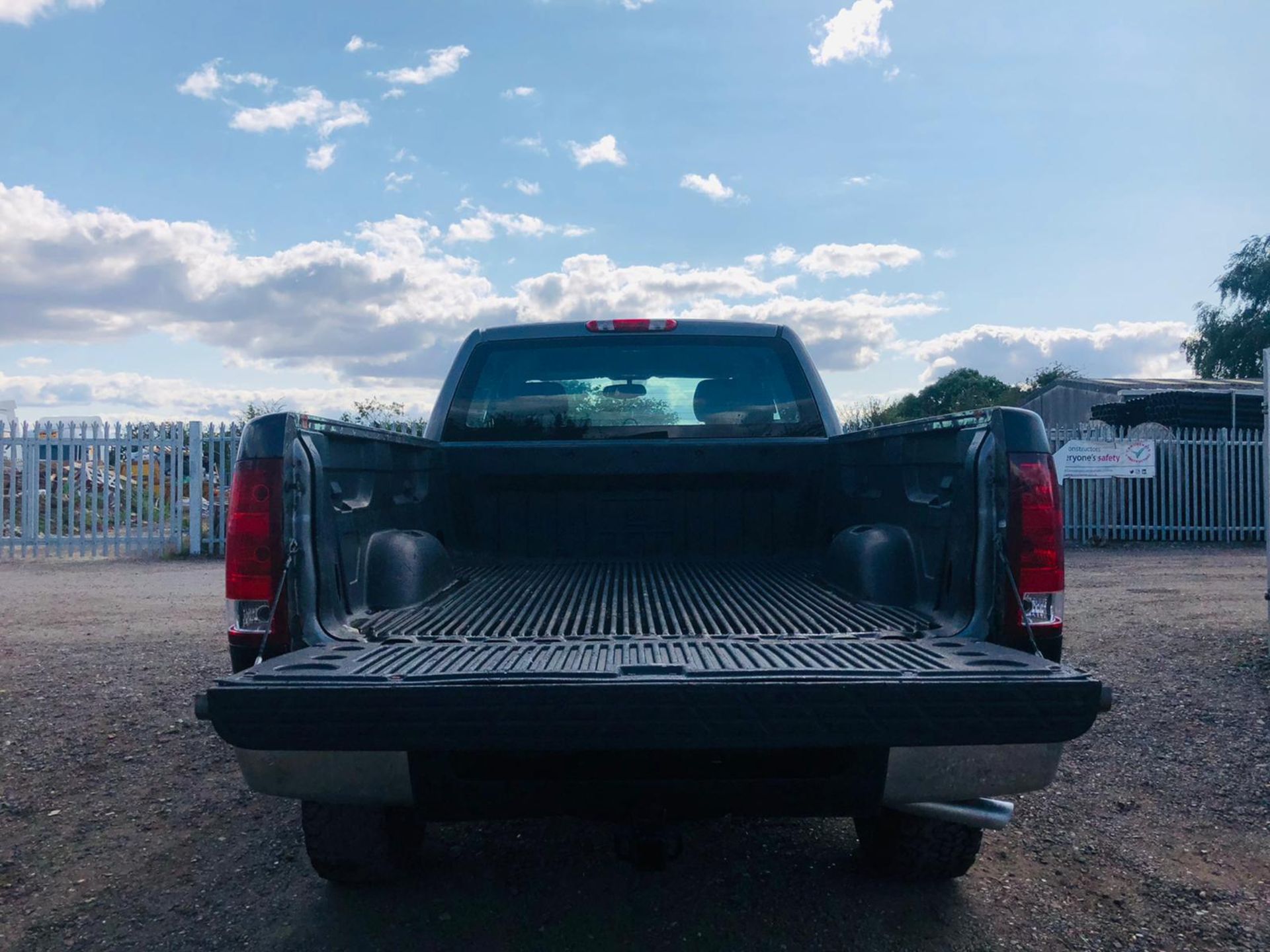 GMC Sierra 1500 4.8L V8 4X4 '2009 Year' - Air Con- Fresh Import - No Vat Save 20% - ** No Reserve ** - Image 10 of 19