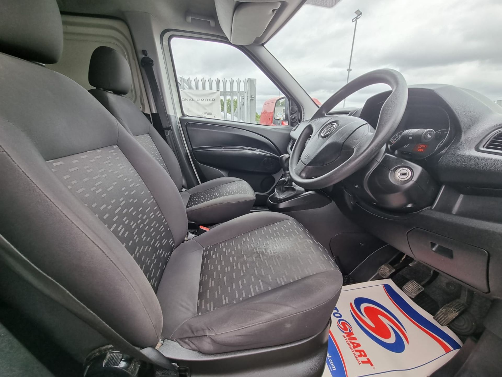 ** ON SALE ** Vauxhall Combo 1.2 CDTI 2300 Combi ' Crew-Van' L1 H1 2014 '64 Reg' - 5 Seats - - Image 14 of 19