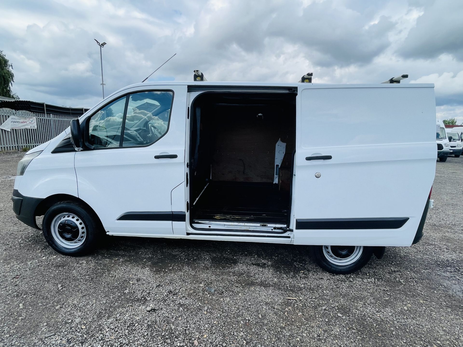 ** ON SALE **Ford Transit custom 270 Eco-Tech 2.2 TDCI - 2013 '13 Reg' - Panel Van - No Vat Save 20% - Image 9 of 19