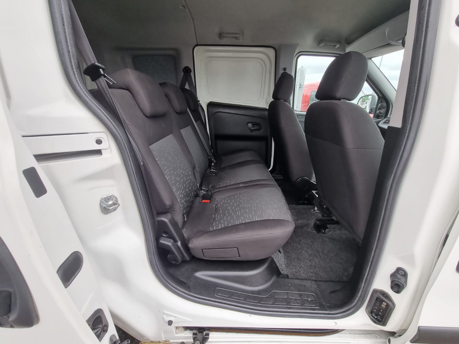 ** ON SALE ** Vauxhall Combo 1.2 CDTI 2300 Combi ' Crew-Van' L1 H1 2014 '64 Reg' - 5 Seats - - Image 18 of 19