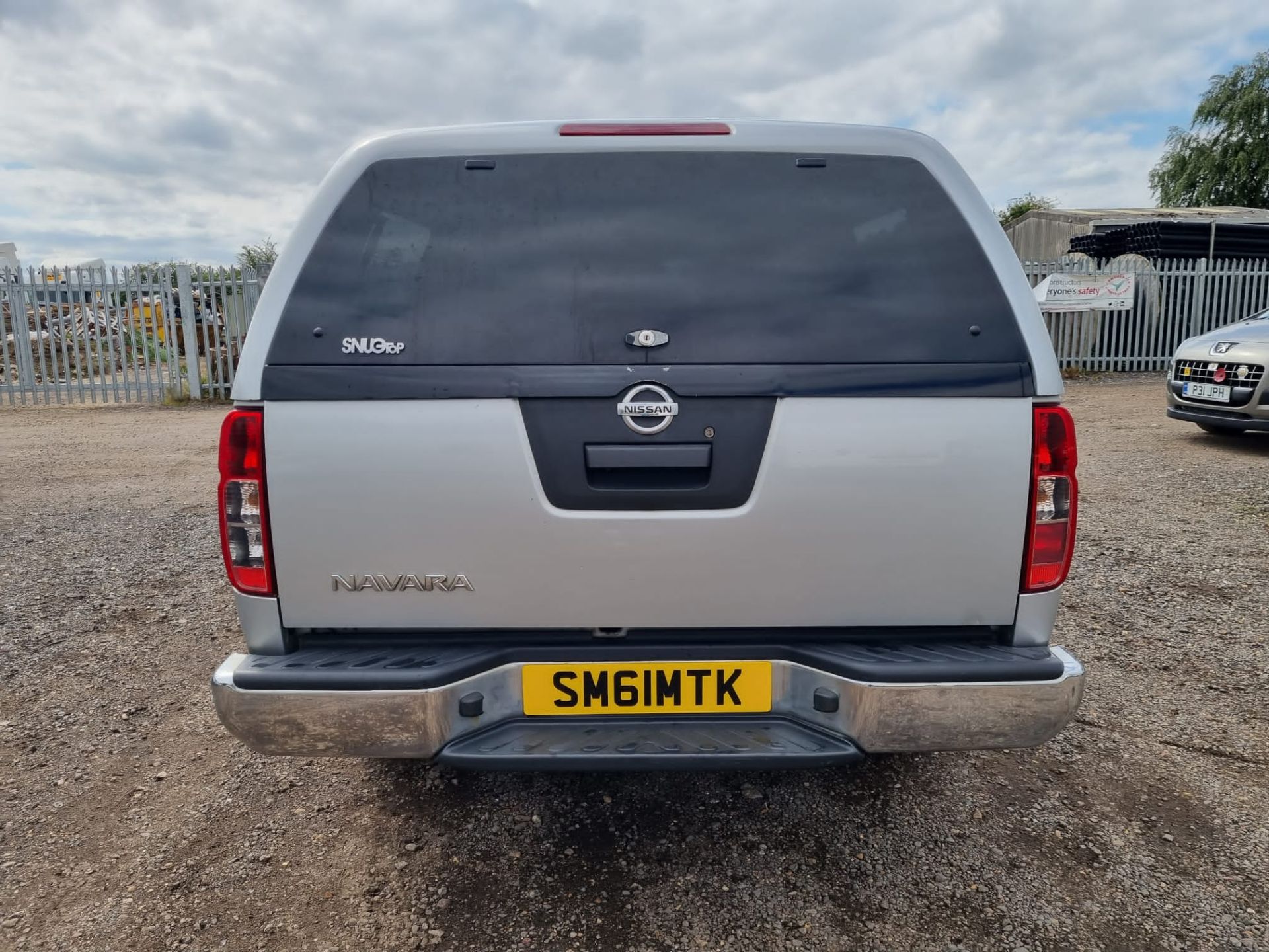 ** ON SALE ** Nissan Navara 2.5 DCI Tekna 185 4x4 **Automatic** 2011 '61 Reg' Sat Nav - Air con - - Image 6 of 16