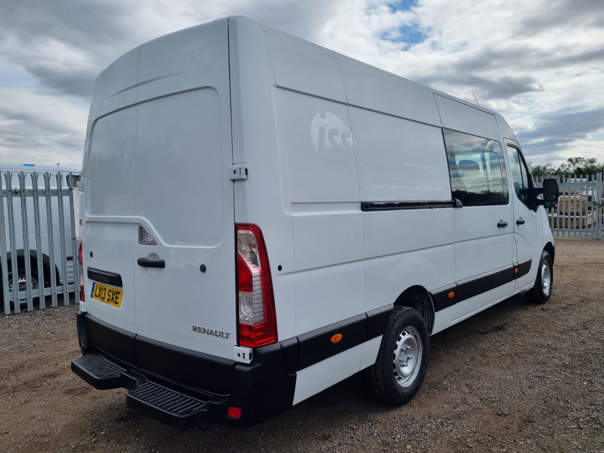 ** ON SALE **Renault Master 2.3 DCI 125 LM35 'Crew-Van'- 2013 '13 Reg' 7 Seats L4 H2 - Panel Van - - Image 9 of 19