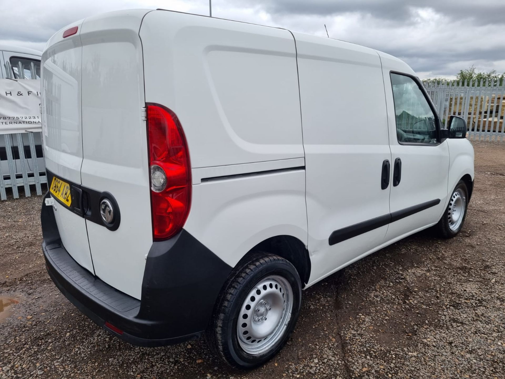 ** ON SALE ** Vauxhall Combo 1.2 CDTI 2300 Combi ' Crew-Van' L1 H1 2014 '64 Reg' - 5 Seats - - Image 4 of 19