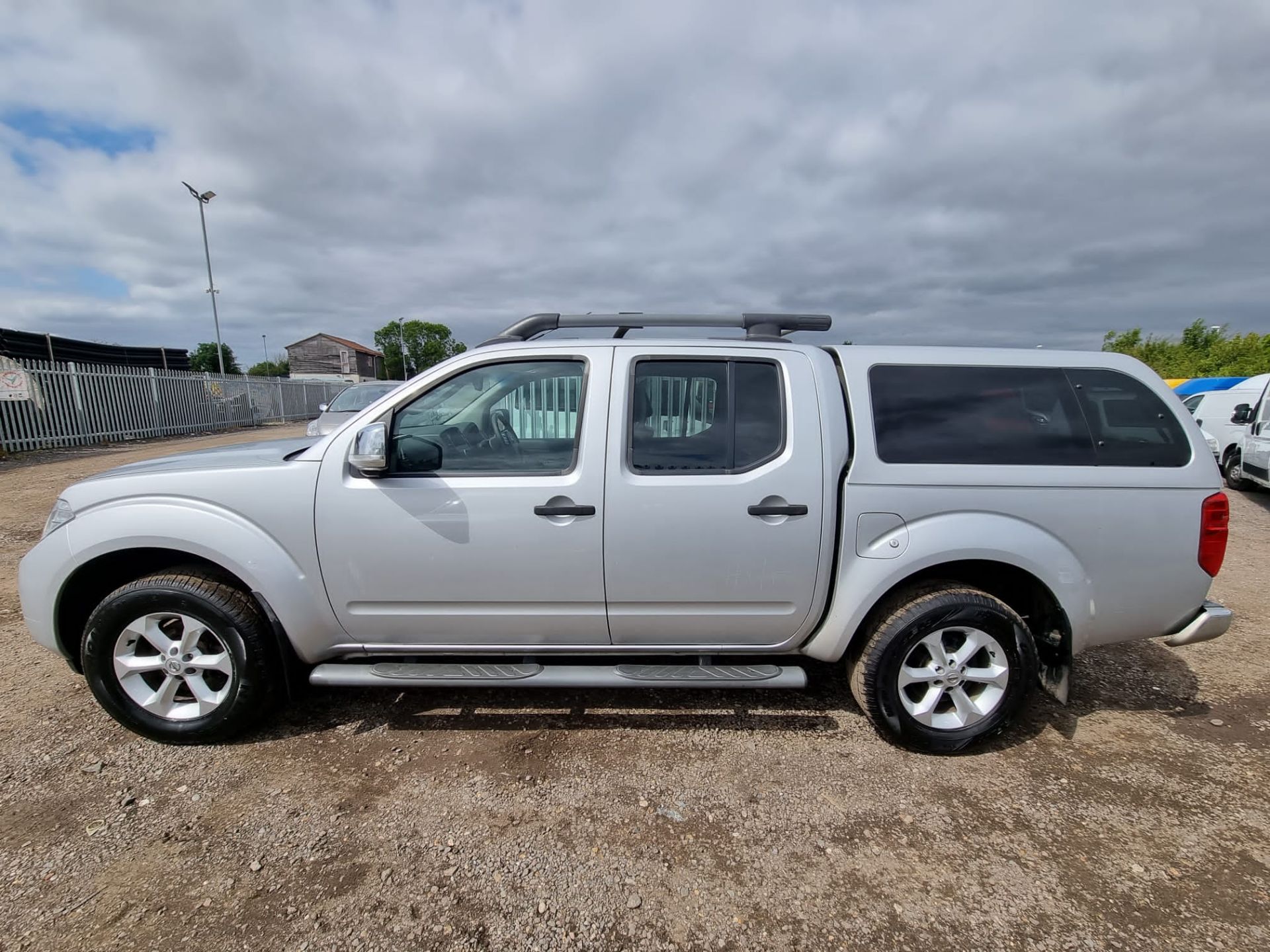 ** ON SALE ** Nissan Navara 2.5 DCI Tekna 185 4x4 **Automatic** 2011 '61 Reg' Sat Nav - Air con - - Image 4 of 16