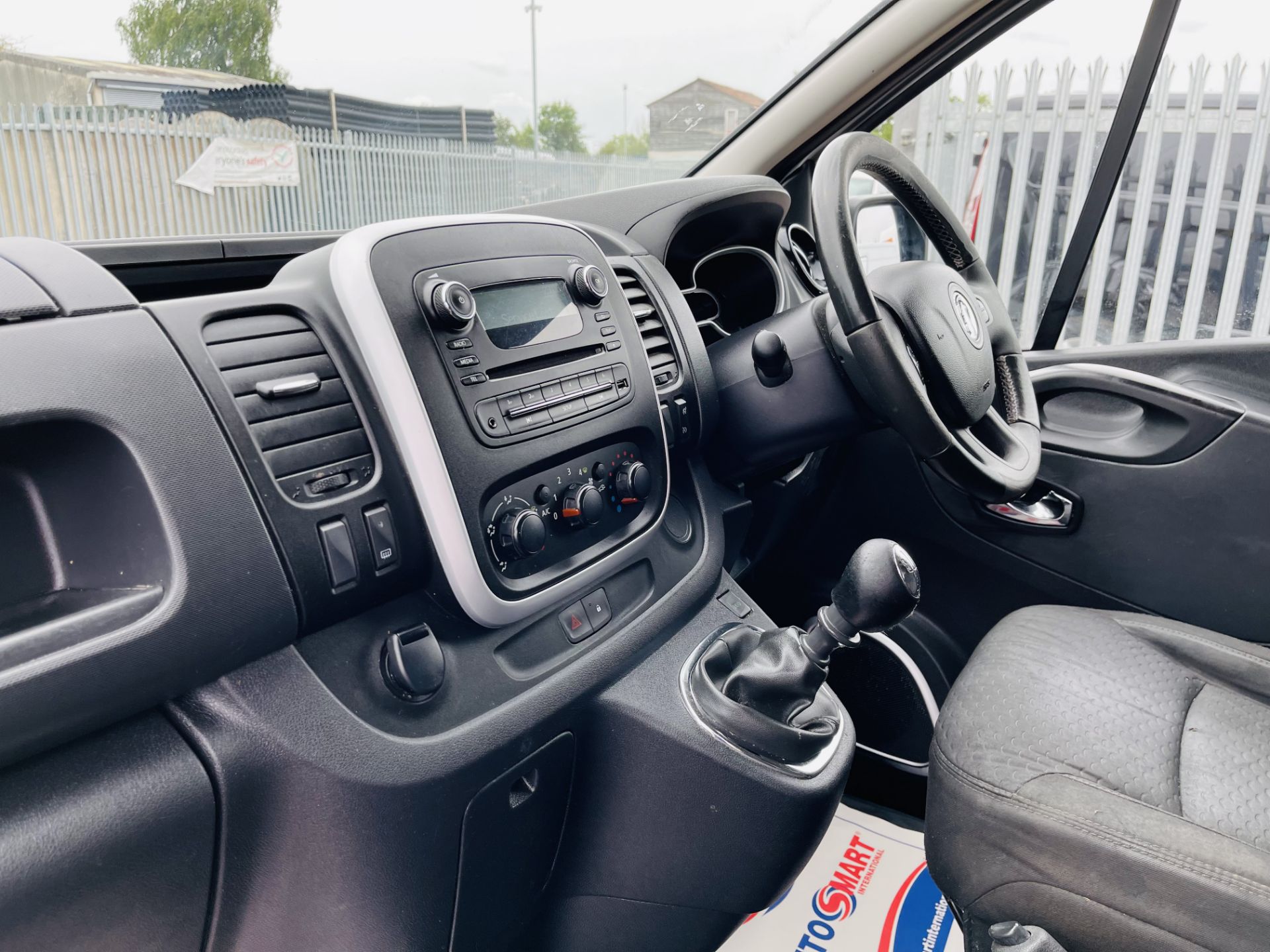 Vauxhall Vivaro 1.6 CDTI Sportive 2700 L1 H1 2015 '65 Reg' Air con - Elec Pack *NO VAT SAVE 20% * - Image 15 of 16