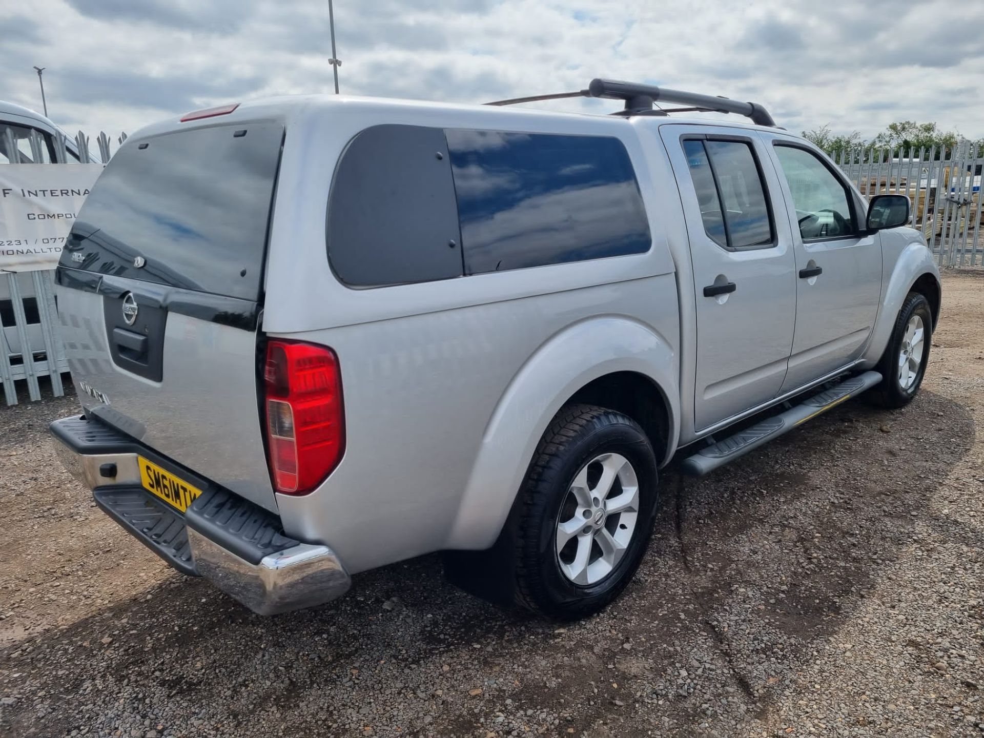 ** ON SALE ** Nissan Navara 2.5 DCI Tekna 185 4x4 **Automatic** 2011 '61 Reg' Sat Nav - Air con - - Image 8 of 16