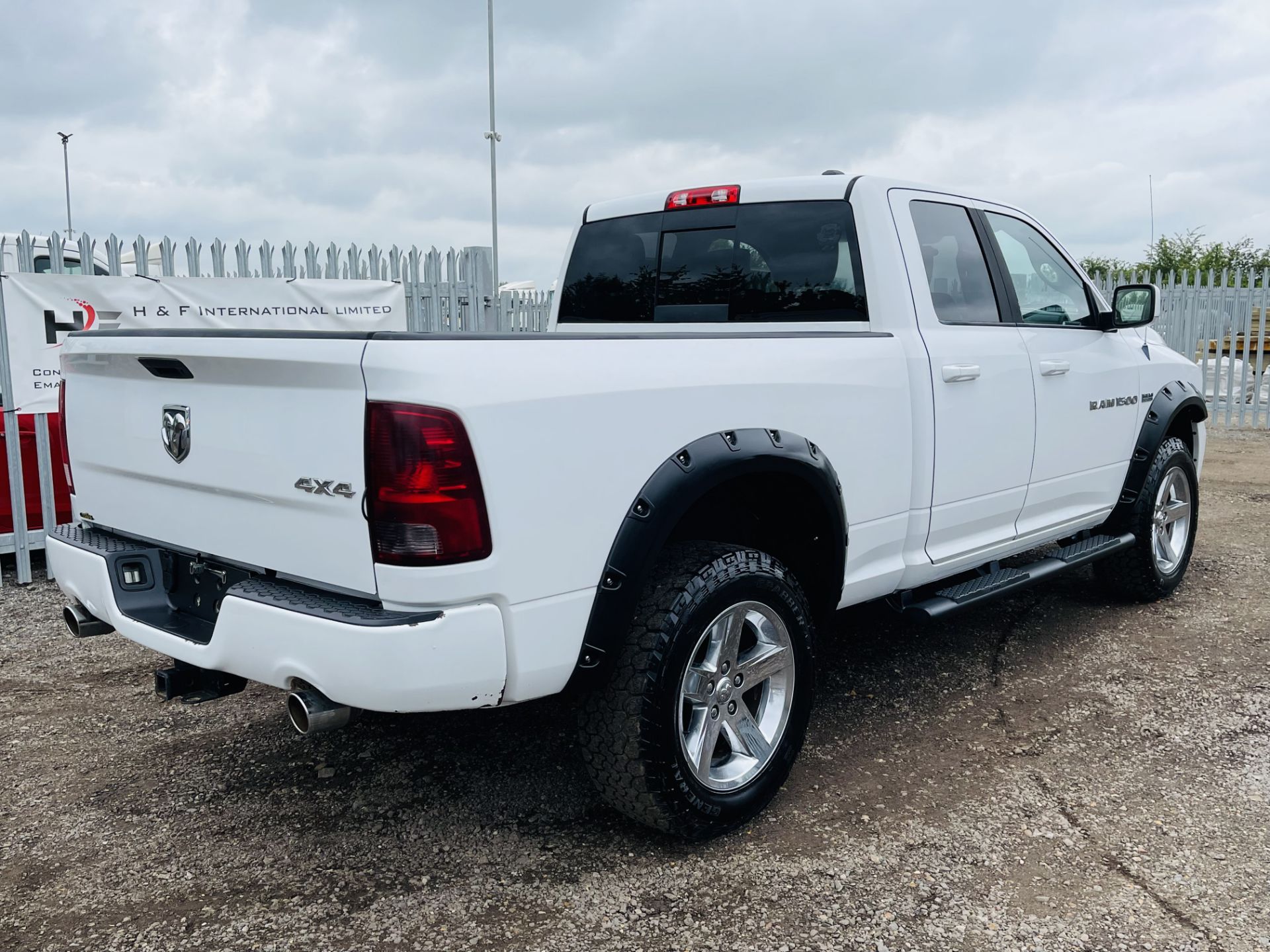 ** ON SALE ** Dodge Ram 5.7 Hemi V8 4x4 **Sport Edition** 2012 Year - Air con - Sport Pack - ** - Image 17 of 26