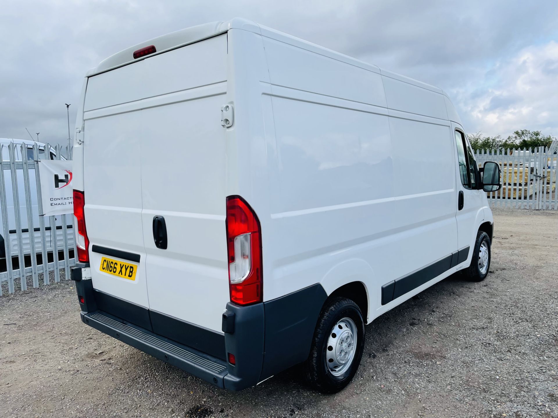 *** ON SALE *** Peugeot Boxer 2.0 Blue HDI Professional L2 H2 2016 '66 Reg' Sat Nav - Air con - - Image 13 of 20