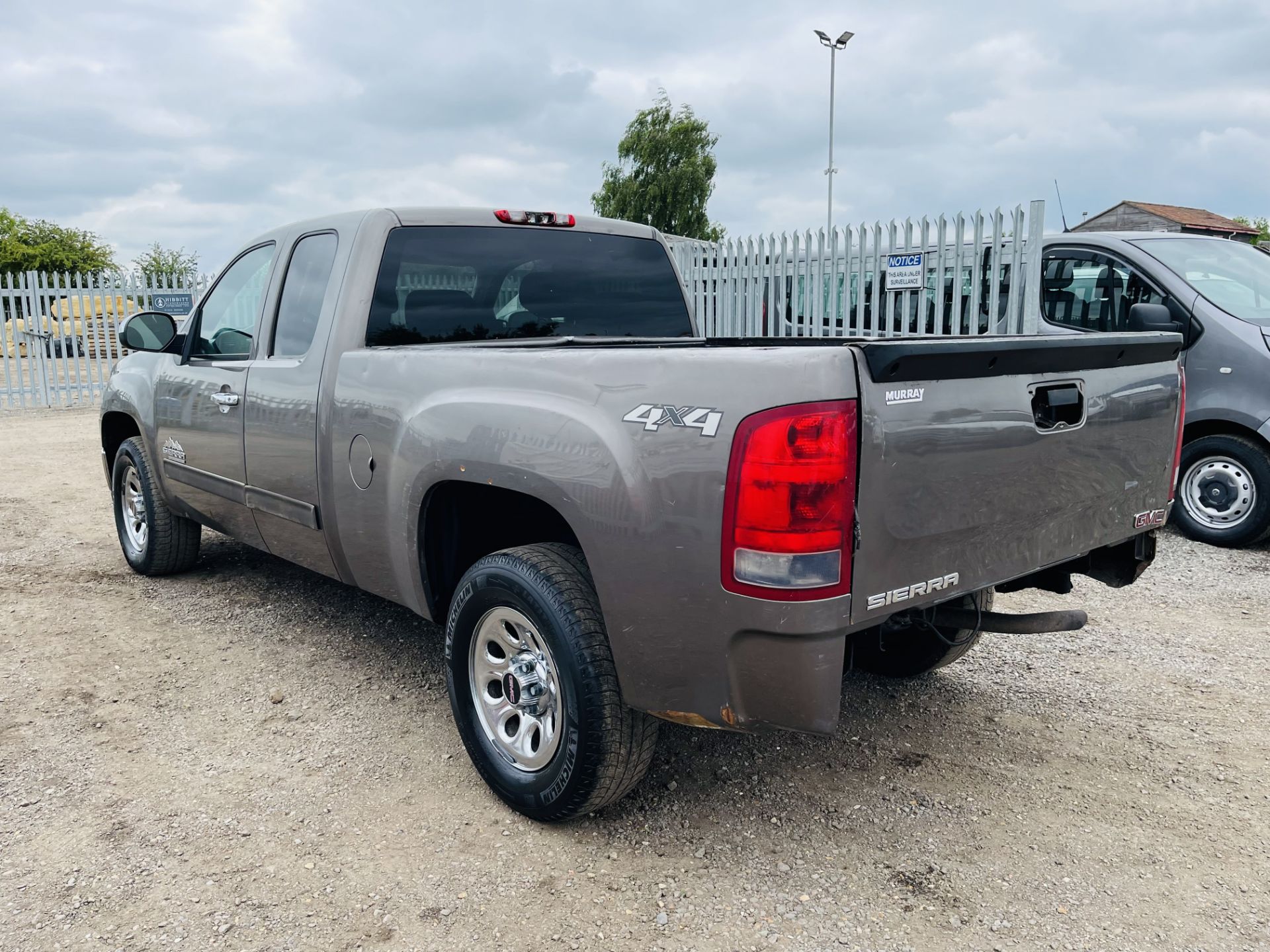 GMC Sierra 1500 4.8L V8 Flex-Fuel SL 4WD 'Nevada Edition' **2013 Year** ** NO VAT ** NO RESERVE ** - Image 12 of 20