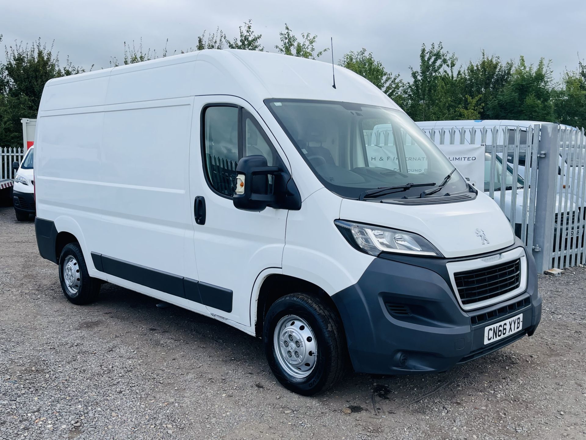 *** ON SALE *** Peugeot Boxer 2.0 Blue HDI Professional L2 H2 2016 '66 Reg' Sat Nav - Air con -