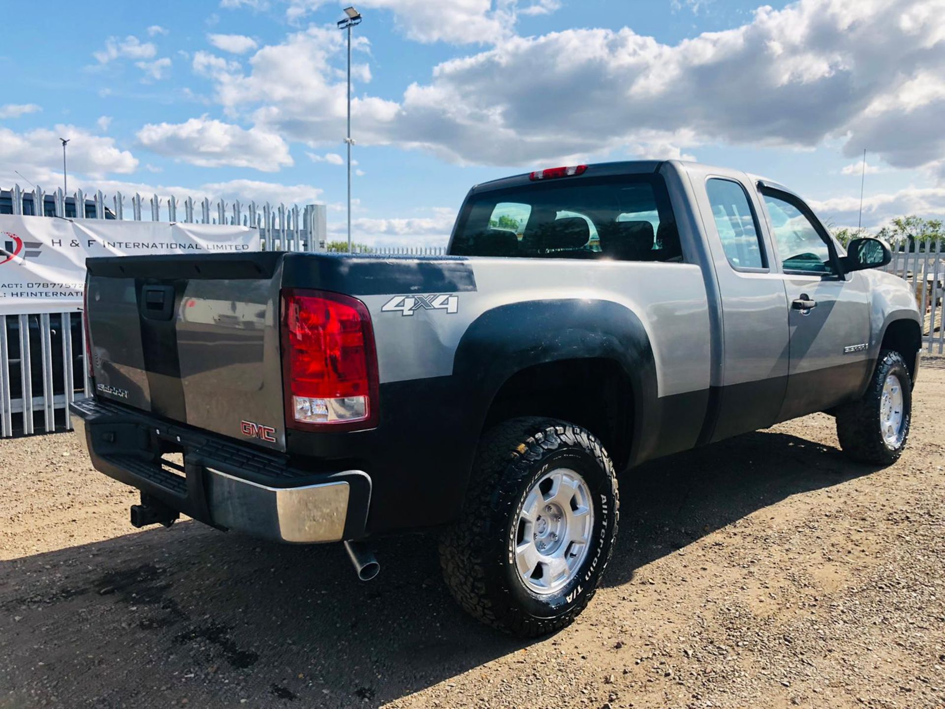 ** ON SALE ** GMC Sierra 1500 4.8L V8 4X4 '2009 Year' Fresh Import - No Vat Save 20% - - Image 6 of 19