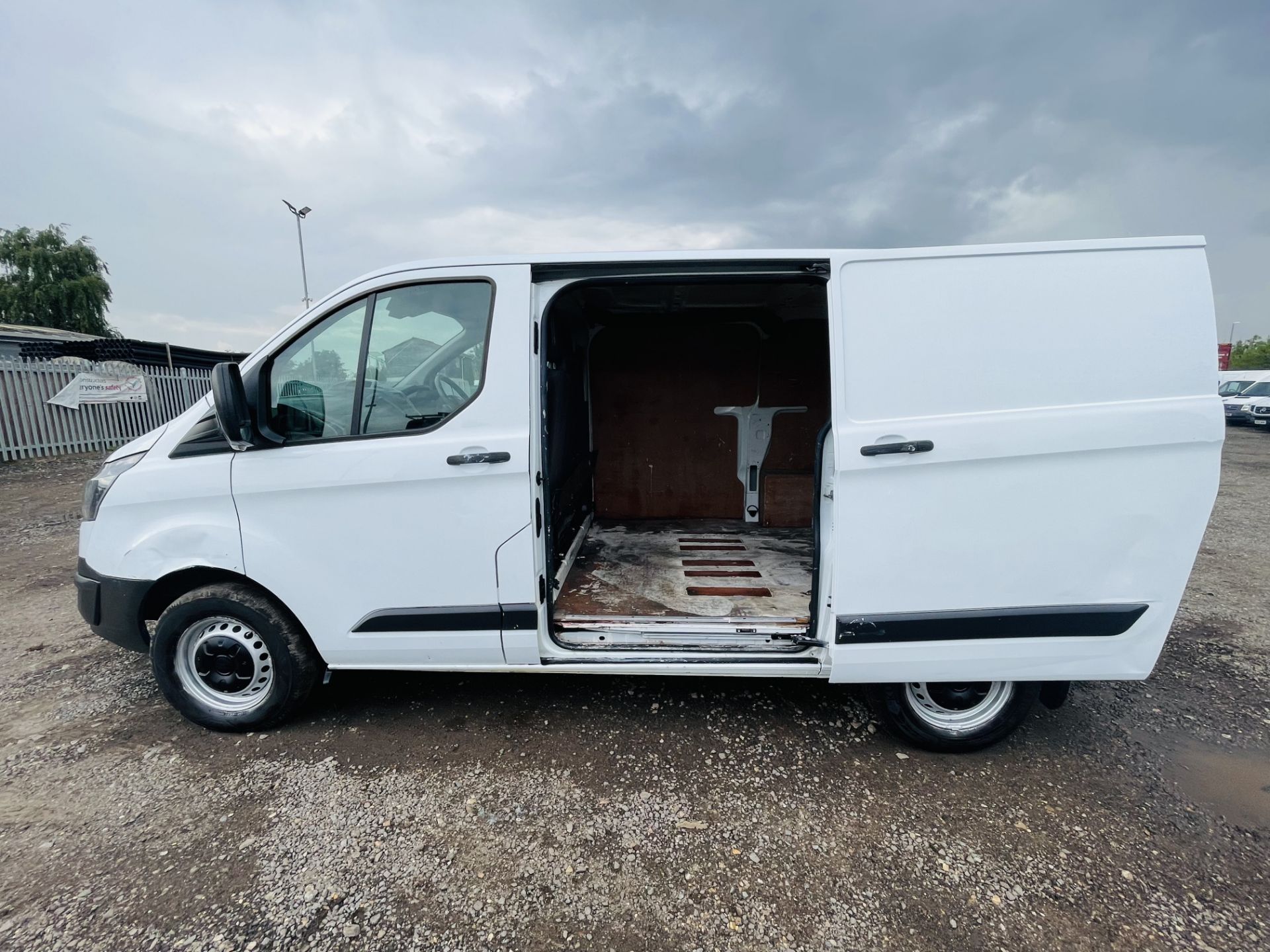 Ford Transit Custom 2.2 TDCI L1 H1 2015 '15 Reg' - Panel Van - LCV - Image 10 of 19