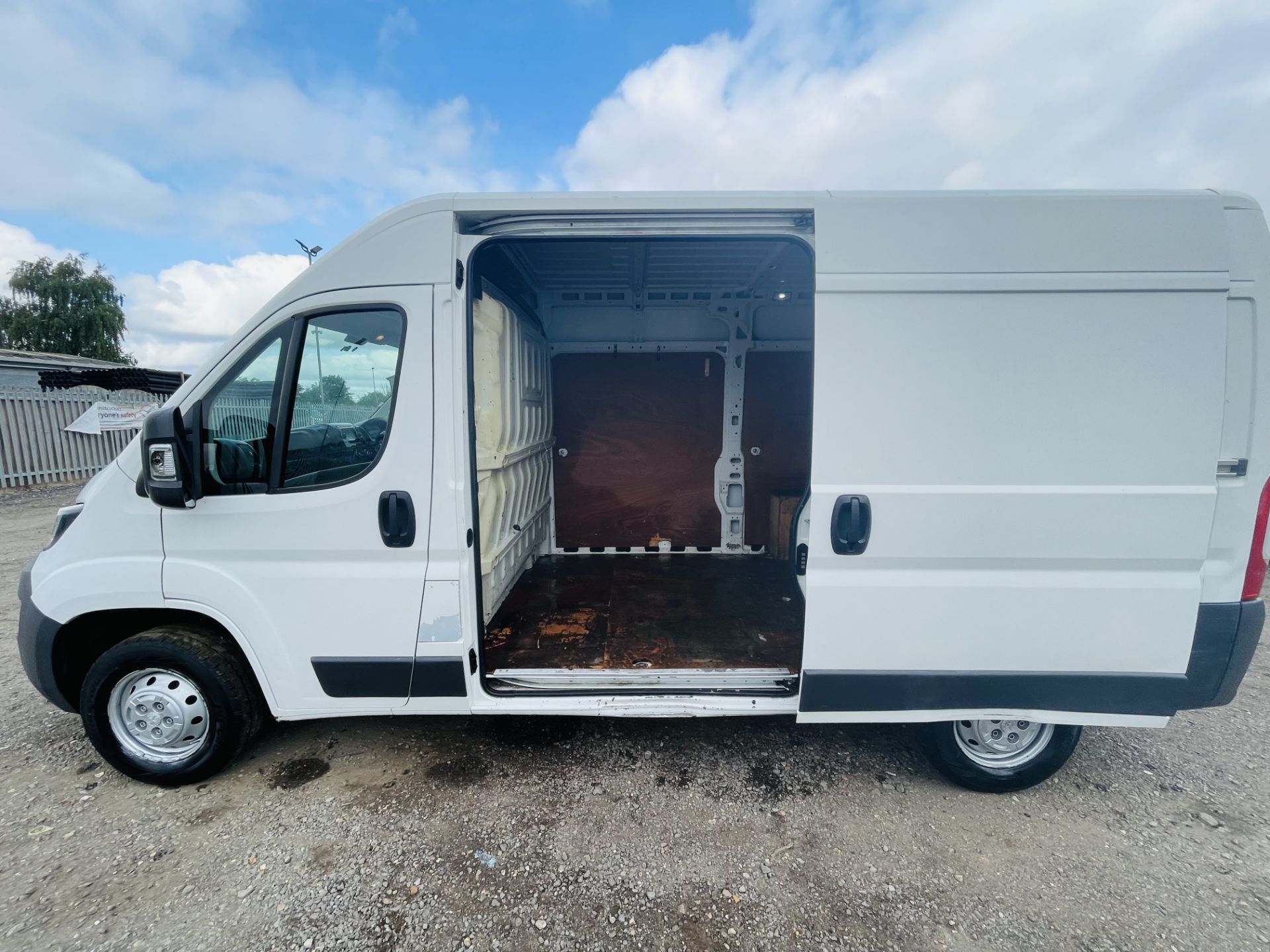 *** ON SALE *** Peugeot Boxer 2.0 Blue HDI Professional L2 H2 2016 '66 Reg' Sat Nav - Air con - - Image 9 of 20