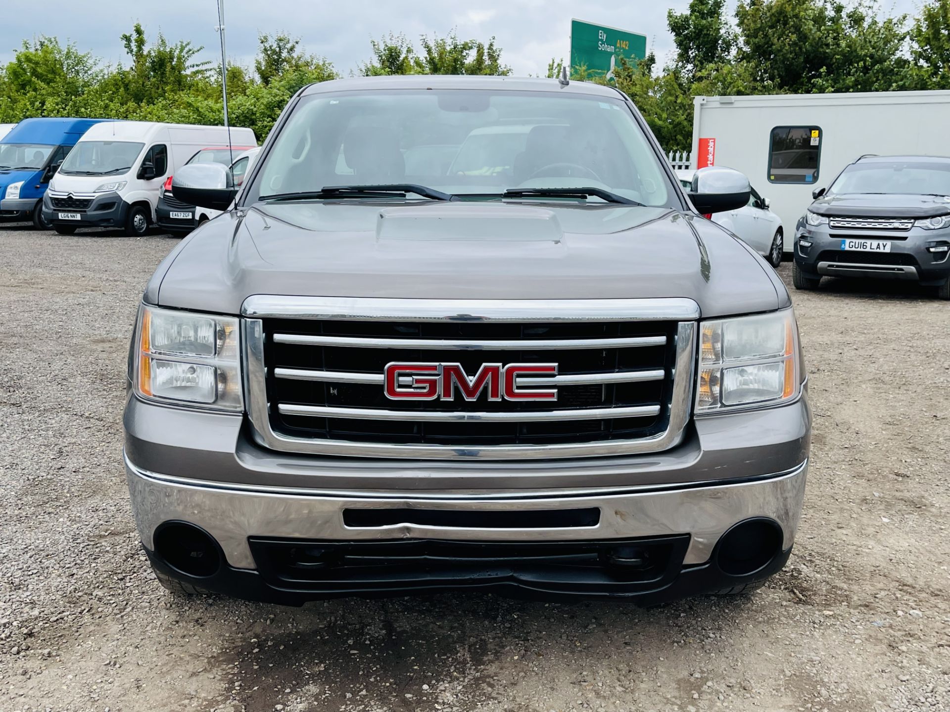 GMC Sierra 1500 4.8L V8 Flex-Fuel SL 4WD 'Nevada Edition' **2013 Year** ** NO VAT ** NO RESERVE ** - Image 3 of 20