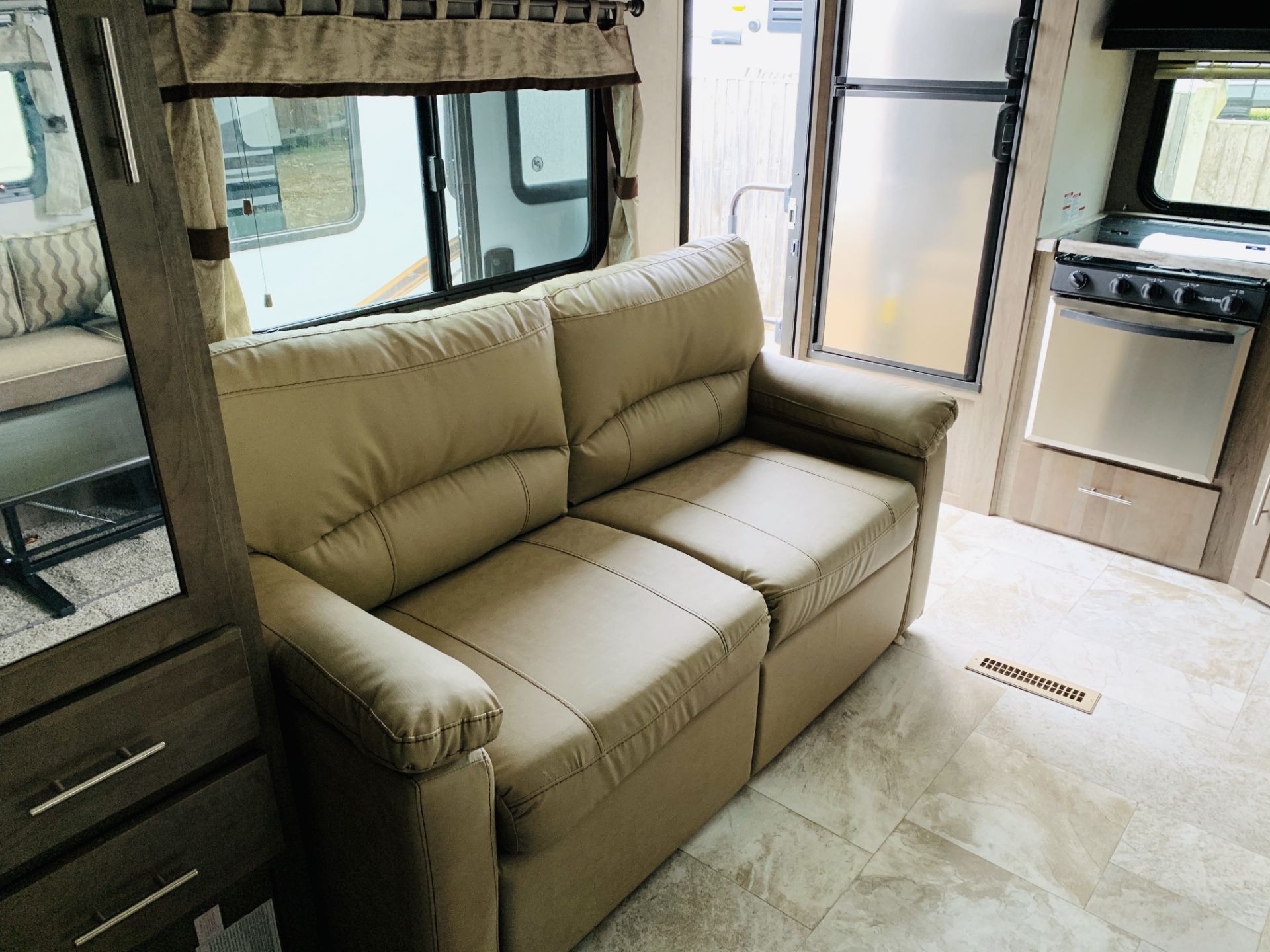 ** ON SALE ** Forest River Surveyor 251 RKS 2020 Spec RV - 6 Berth -Air Conditioning- Rear Kitchen- - Image 29 of 63