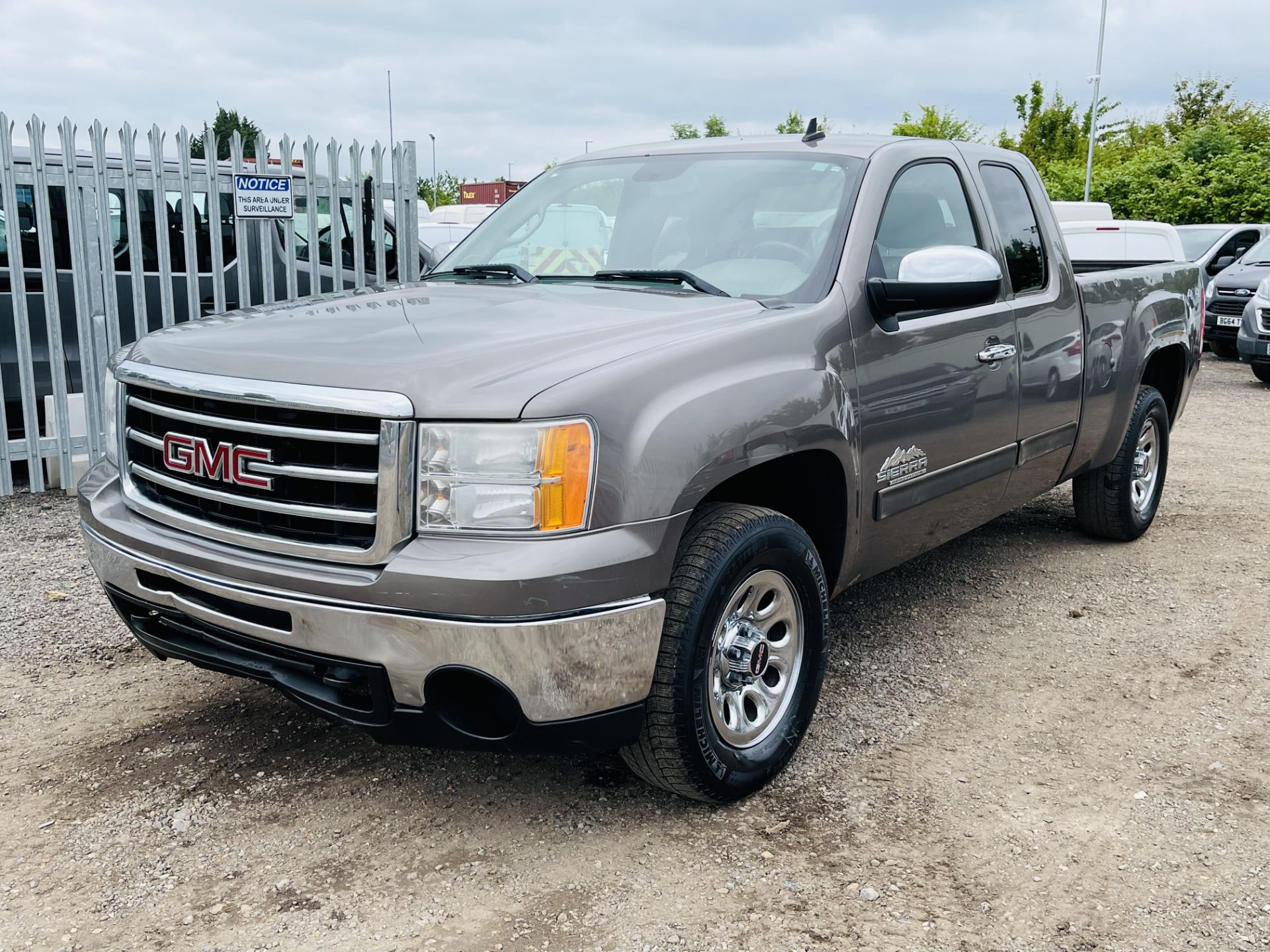 GMC Sierra 1500 4.8L V8 Flex-Fuel SL 4WD 'Nevada Edition' **2013 Year** ** NO VAT ** NO RESERVE ** - Image 4 of 20