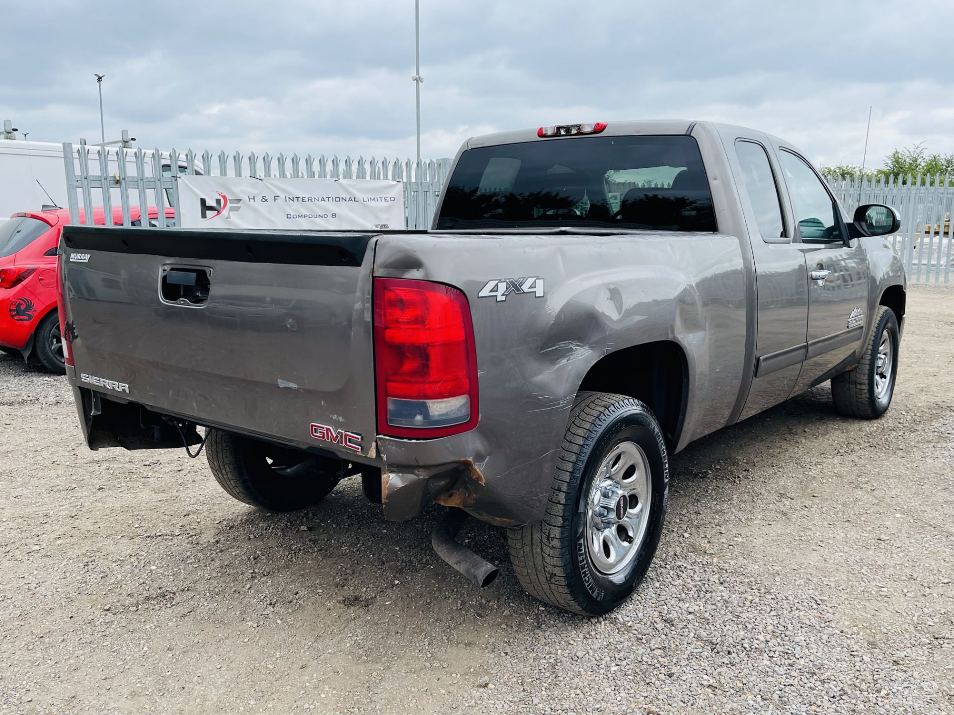 GMC Sierra 1500 4.8L V8 Flex-Fuel SL 4WD 'Nevada Edition' **2013 Year** ** NO VAT ** NO RESERVE ** - Image 14 of 20