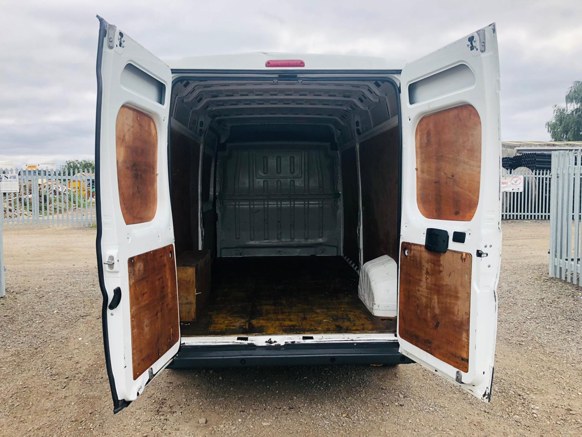 Peugeot Boxer 2.0 Blue HDI Professional L3 H2 2017 '67 Reg' Sat Nav - Air con - ULEZ Compliant - Image 12 of 16