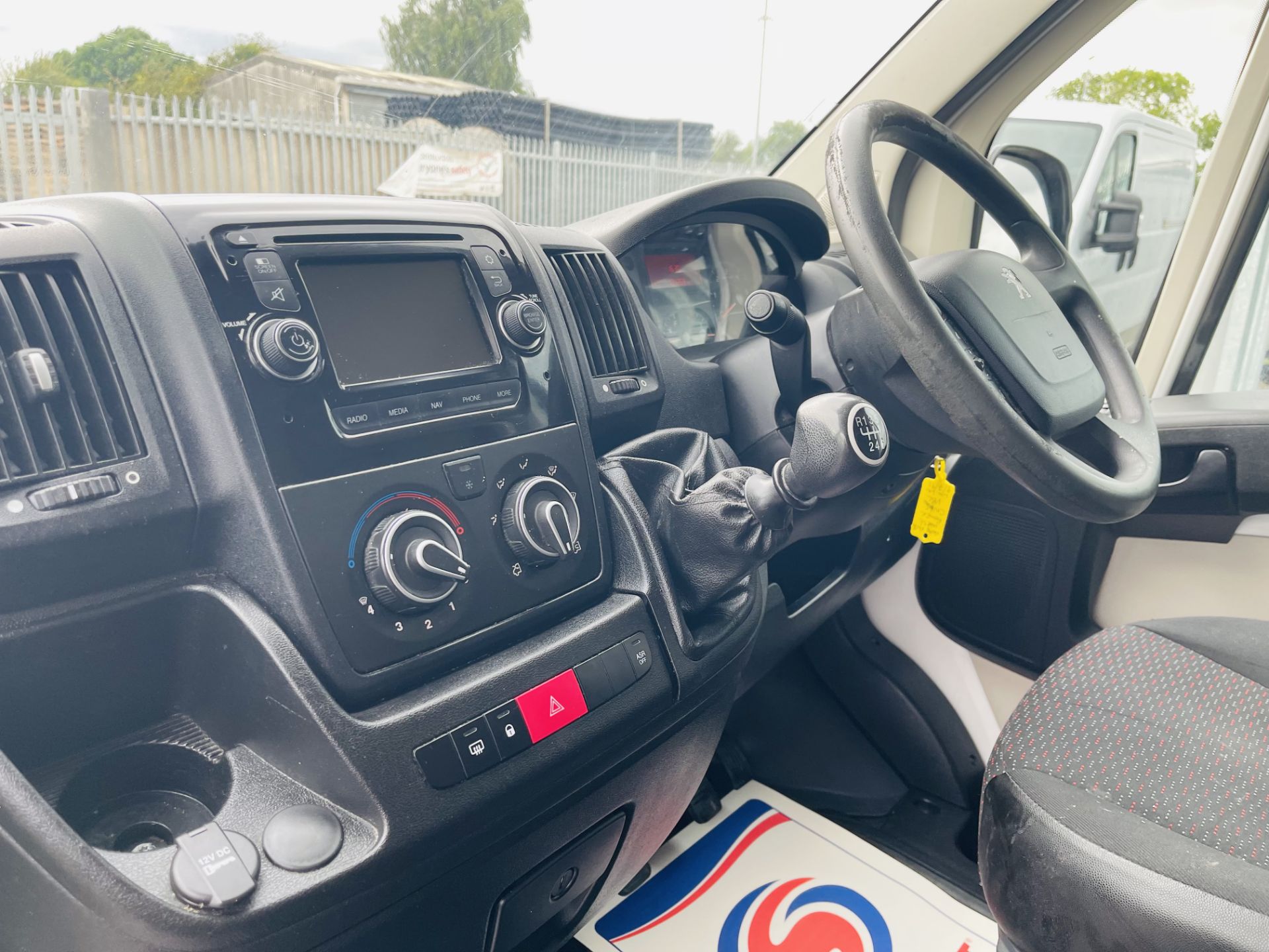 ** ON SALE ** Peugeot Boxer 2.2 HDI L3 H2 Professional 2015 '65 Reg' - Sat Nav - Air Con - - Image 9 of 21