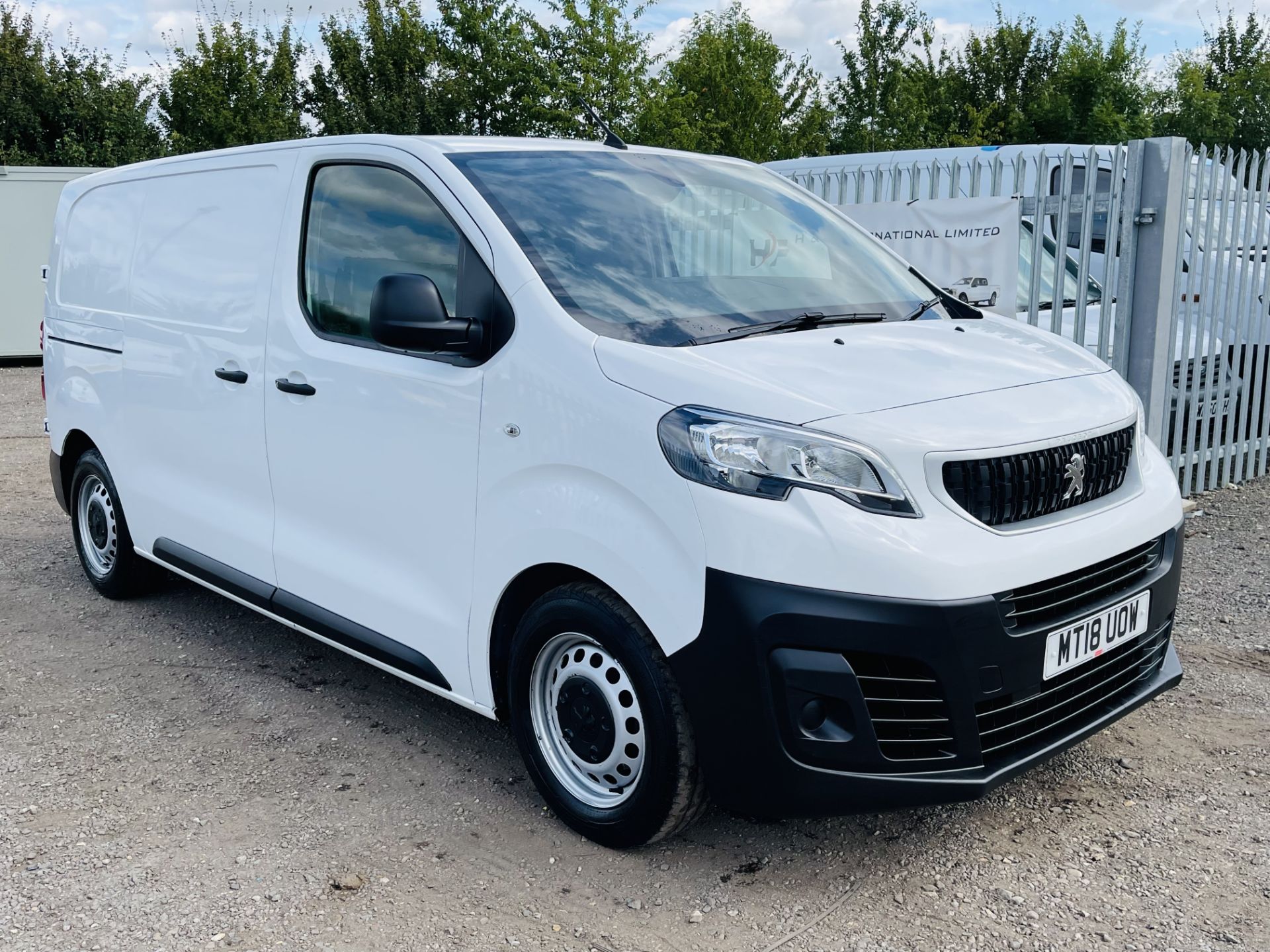 Peugeot Expert 1.6 Blue HDI Professional 2018 '18 Reg' Air con -Sat Nav-Euro 6b ** ULEZ Compliant **