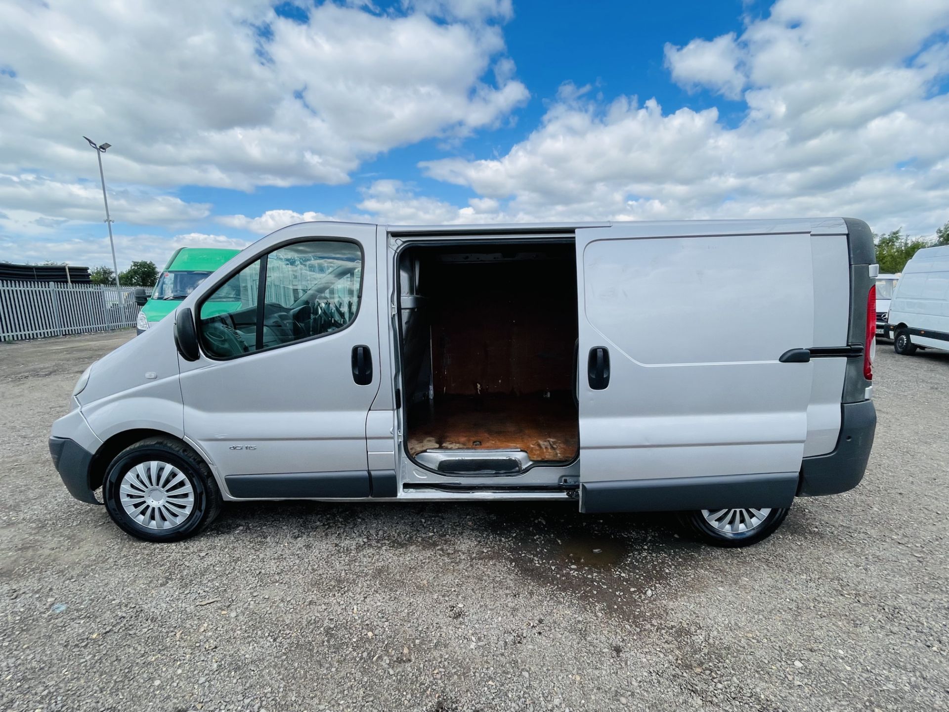 ** ON SALE **Renault Trafic 2.0 DCi LL29 2014 '14 Reg' L3 H1 - Elec Pack - No Vat Save 20% - Image 8 of 17