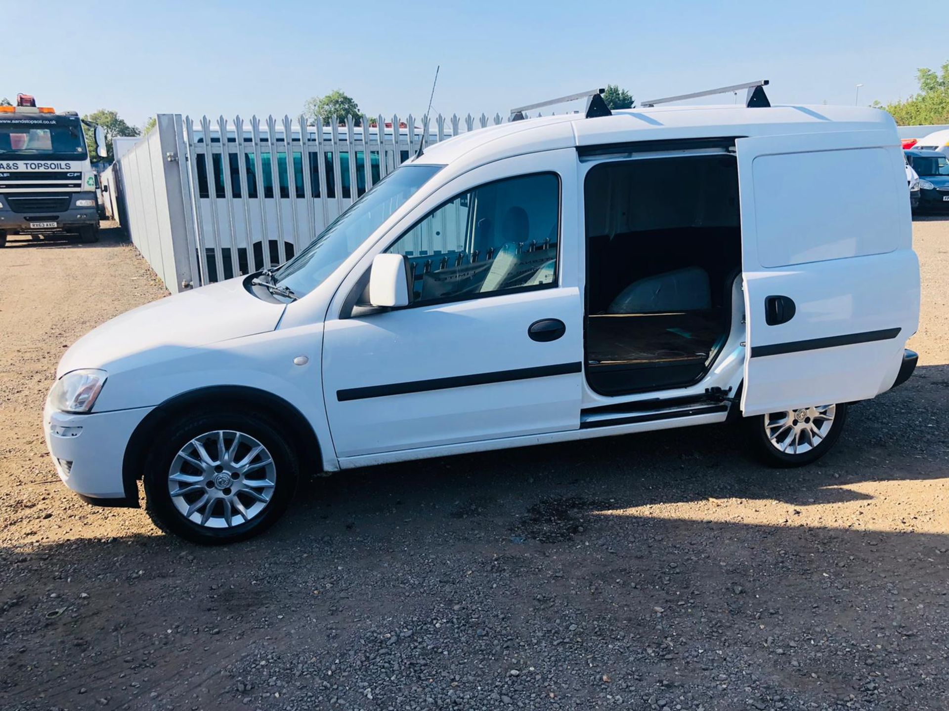 Vauxhall Combo 1.3 CDTI SE Eco-Tech L1 H1 2011 '11 Reg - Panel Van - Image 5 of 15