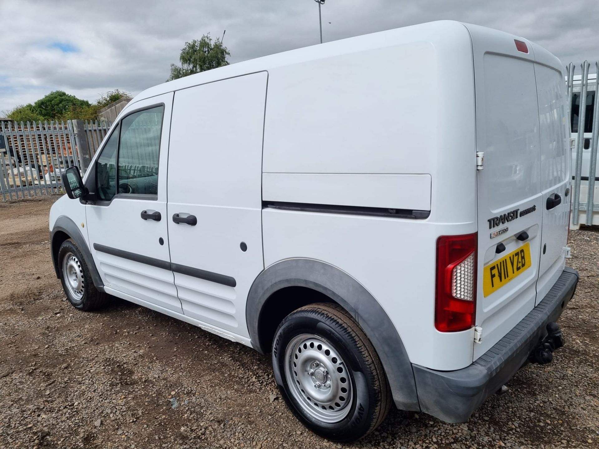 ** ON SALE ** Ford Transit connect 1.8 TDCI - L1 H1 - Panel Van - No Vat save 20% - Image 7 of 15