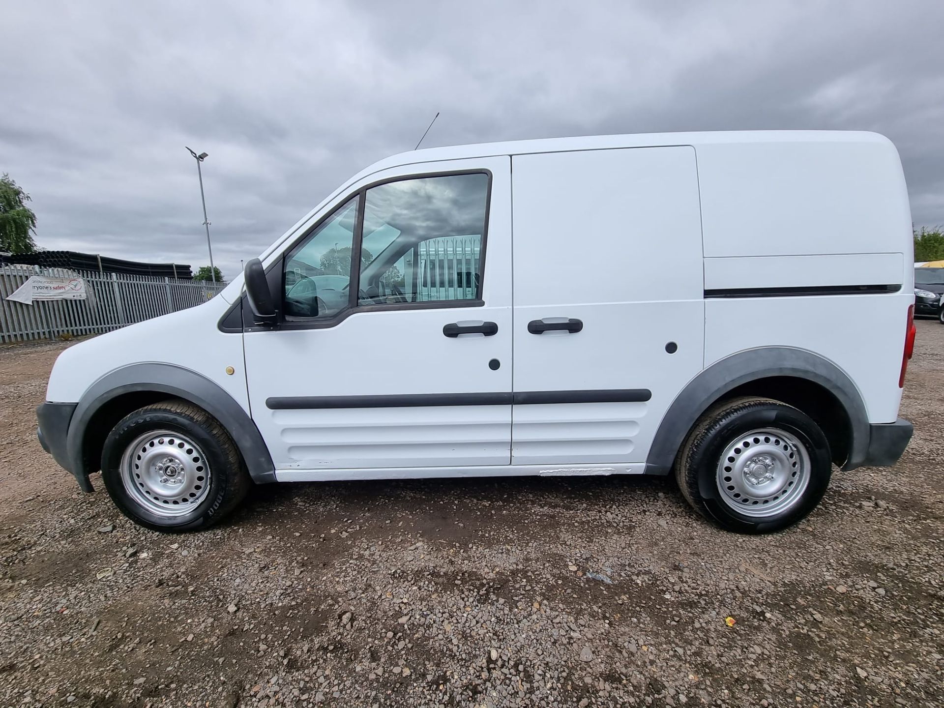 ** ON SALE ** Ford Transit connect 1.8 TDCI - L1 H1 - Panel Van - No Vat save 20% - Image 2 of 15