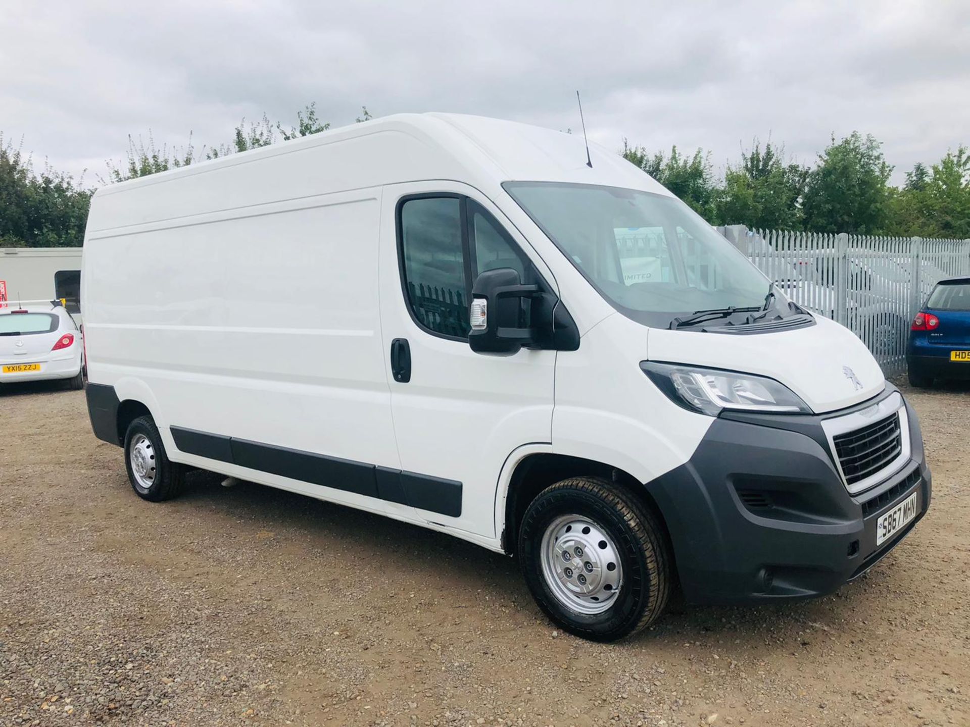 ** ON SALE ** Peugeot Boxer 2.0 Blue HDI Professional L3 H2 2017 '67 Reg' Sat Nav - Air con -