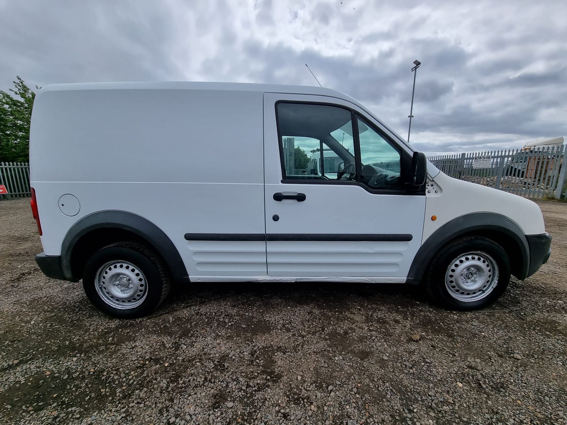 ** ON SALE ** Ford Transit connect 1.8 TDCI - L1 H1 - Panel Van - No Vat save 20% - Image 9 of 15