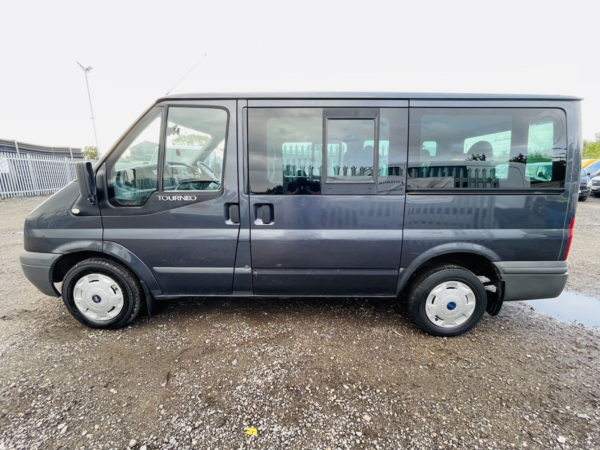 ** ON SALE ** Ford Transit 2.2 TDCI Toureno Trend 2009 '59 Reg' 9 seats -Air Con -Cruise Control - - Image 5 of 21