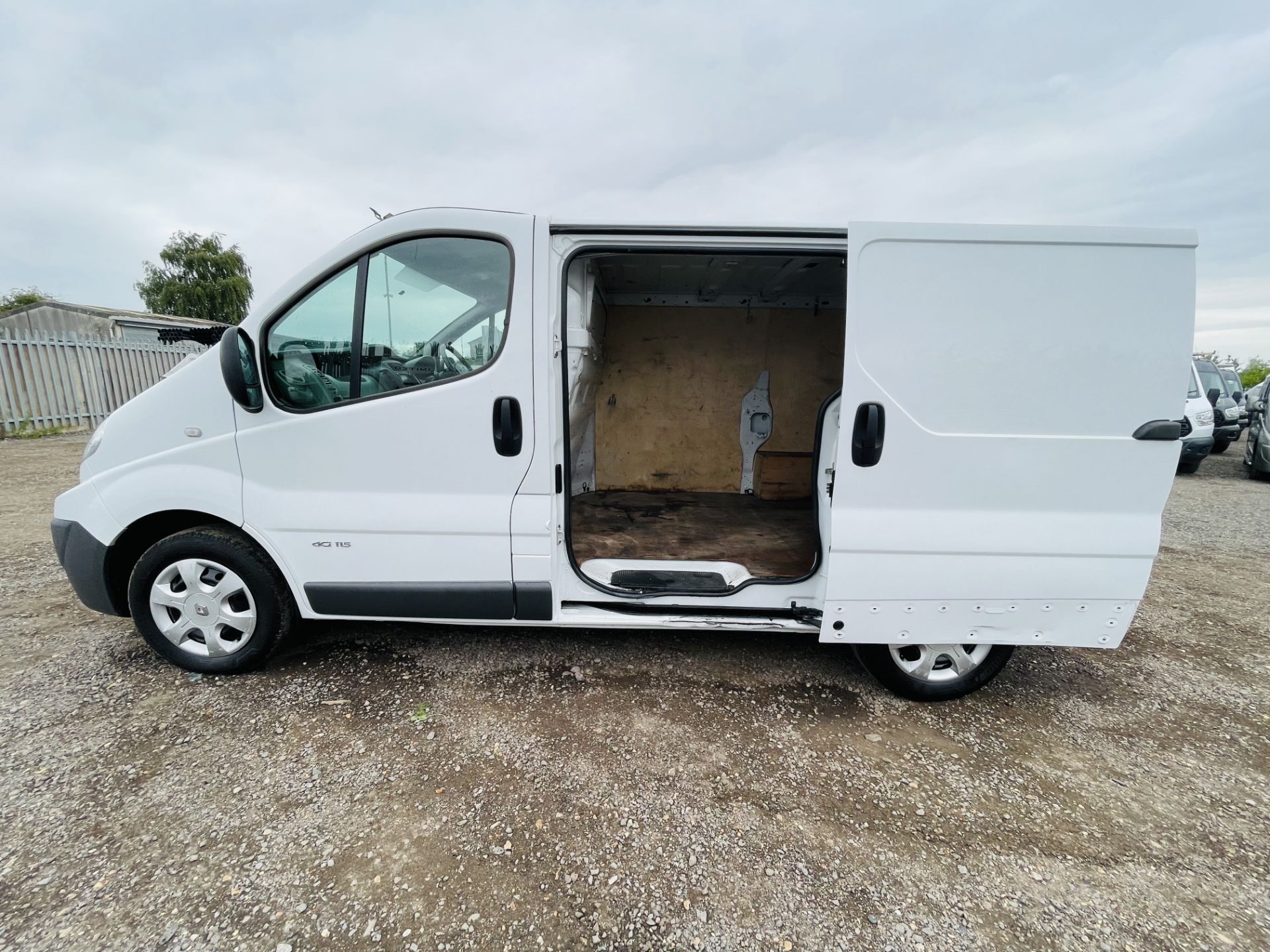 Renault Trafic SL27 2.0 DCI 2015 '64 Reg' 3 Seats - Panel Van - LCV - Image 9 of 19