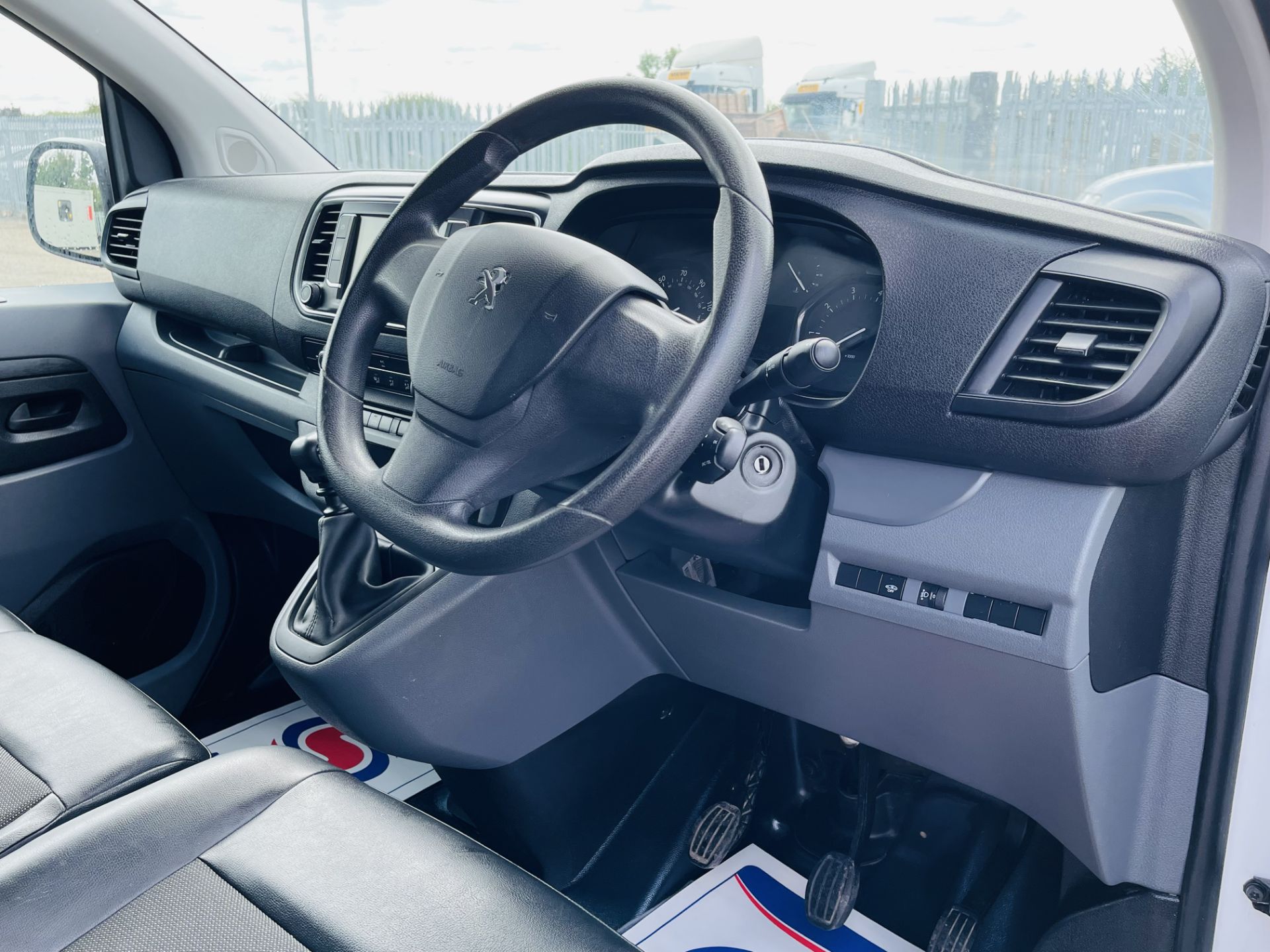 Peugeot Expert 1.6 Blue HDI Professional 2018 '18 Reg' Air con -Sat Nav-Euro 6b ** ULEZ Compliant ** - Image 17 of 21