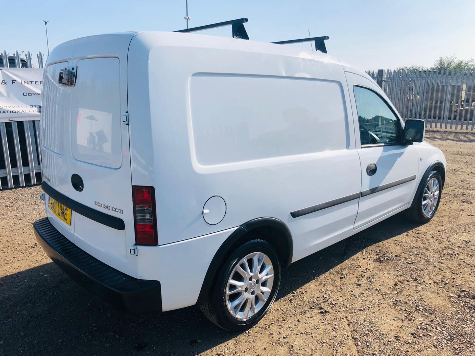 Vauxhall Combo 1.3 CDTI SE Eco-Tech L1 H1 2011 '11 Reg - Panel Van - Image 3 of 15