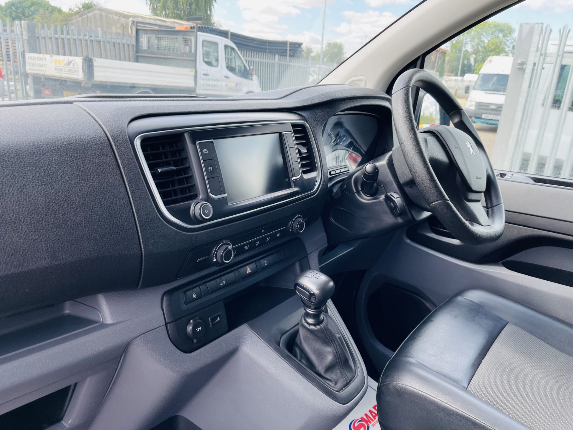 Peugeot Expert 1.6 Blue HDI Professional 2018 '18 Reg' Air con -Sat Nav-Euro 6b ** ULEZ Compliant ** - Image 8 of 21