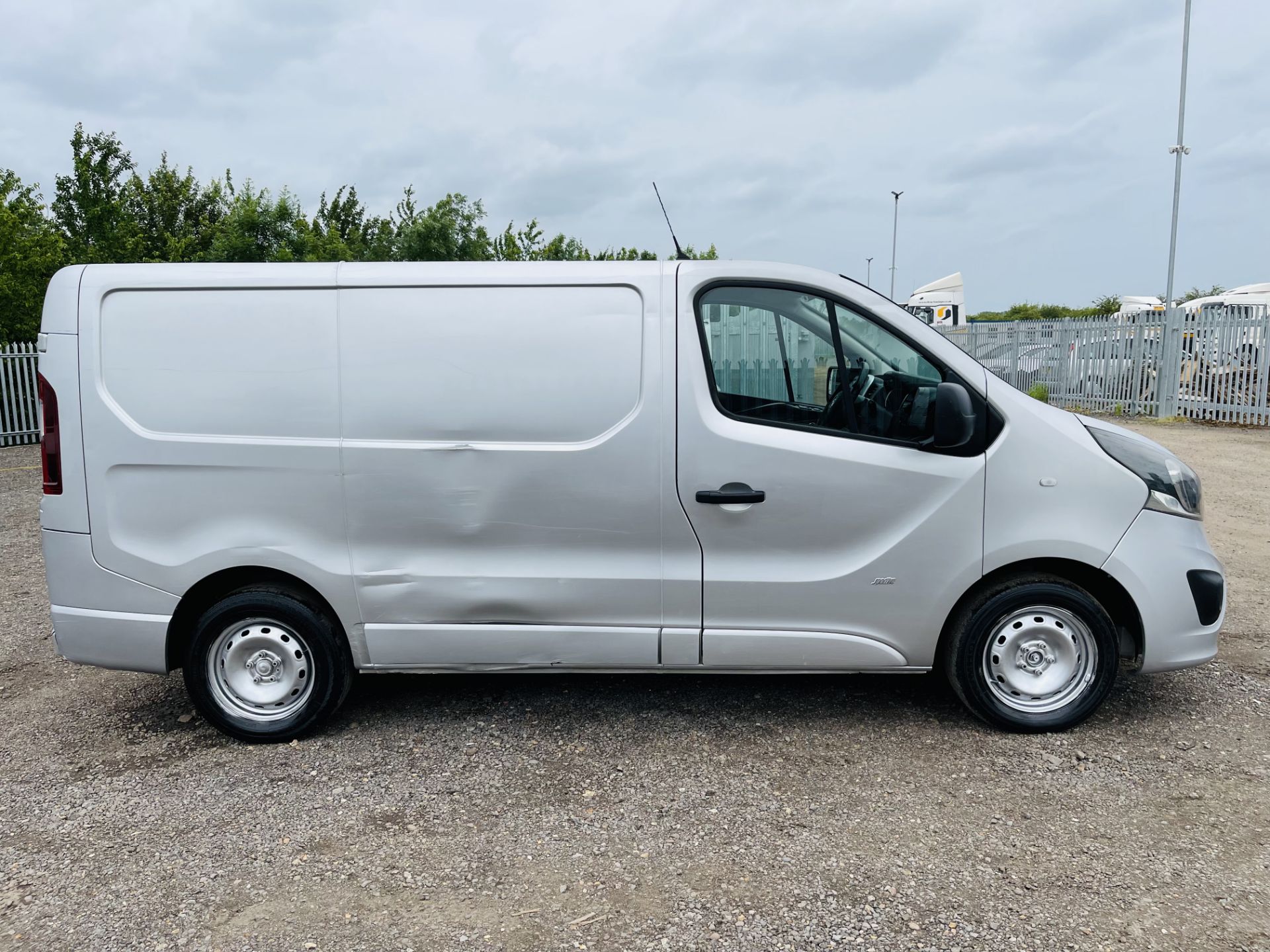 ** ON SALE ** Vauxhall Vivaro 1.6 CDTI Sportive 2700 L1 H1 2015 '65 Reg' Air con - Elec Pack - Image 12 of 16