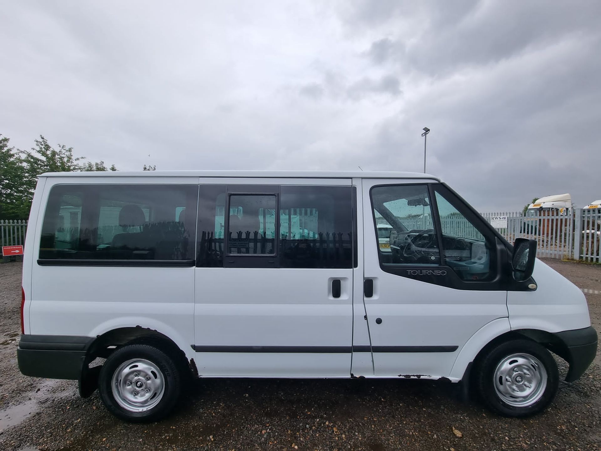 Ford Transit 2.2 Trend 2013 '13 Reg' 9 seats - Air Con - Cruise Control - Image 12 of 13