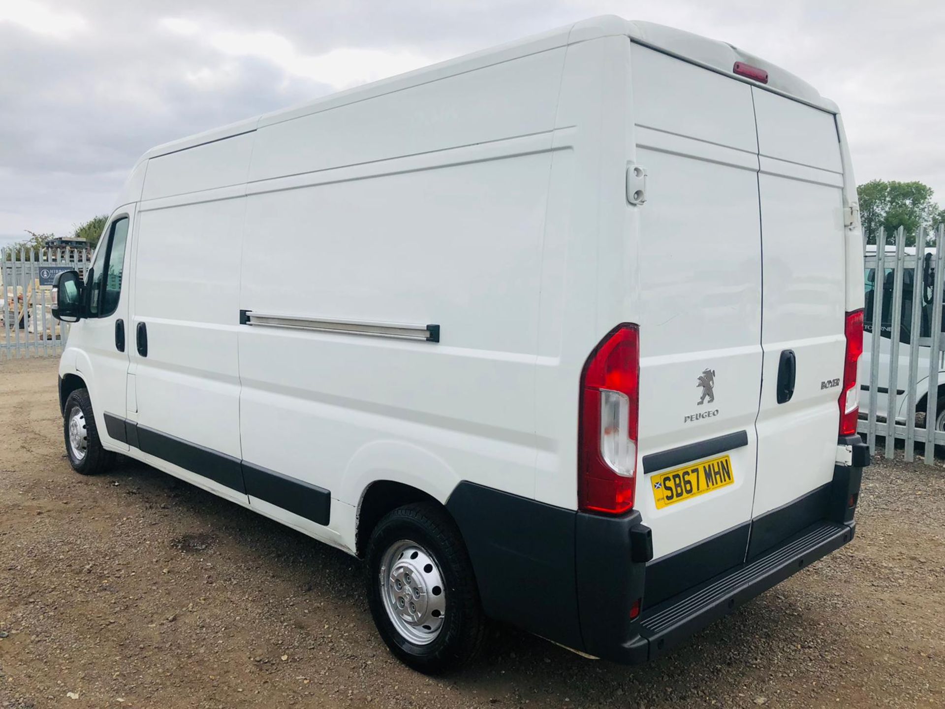 ** ON SALE ** Peugeot Boxer 2.0 Blue HDI Professional L3 H2 2017 '67 Reg' Sat Nav - Air con - - Image 6 of 17