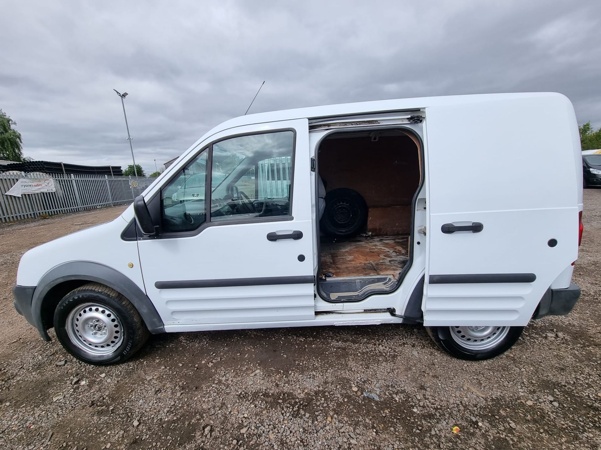 ** ON SALE ** Ford Transit connect 1.8 TDCI - L1 H1 - Panel Van - No Vat save 20% - Image 5 of 15