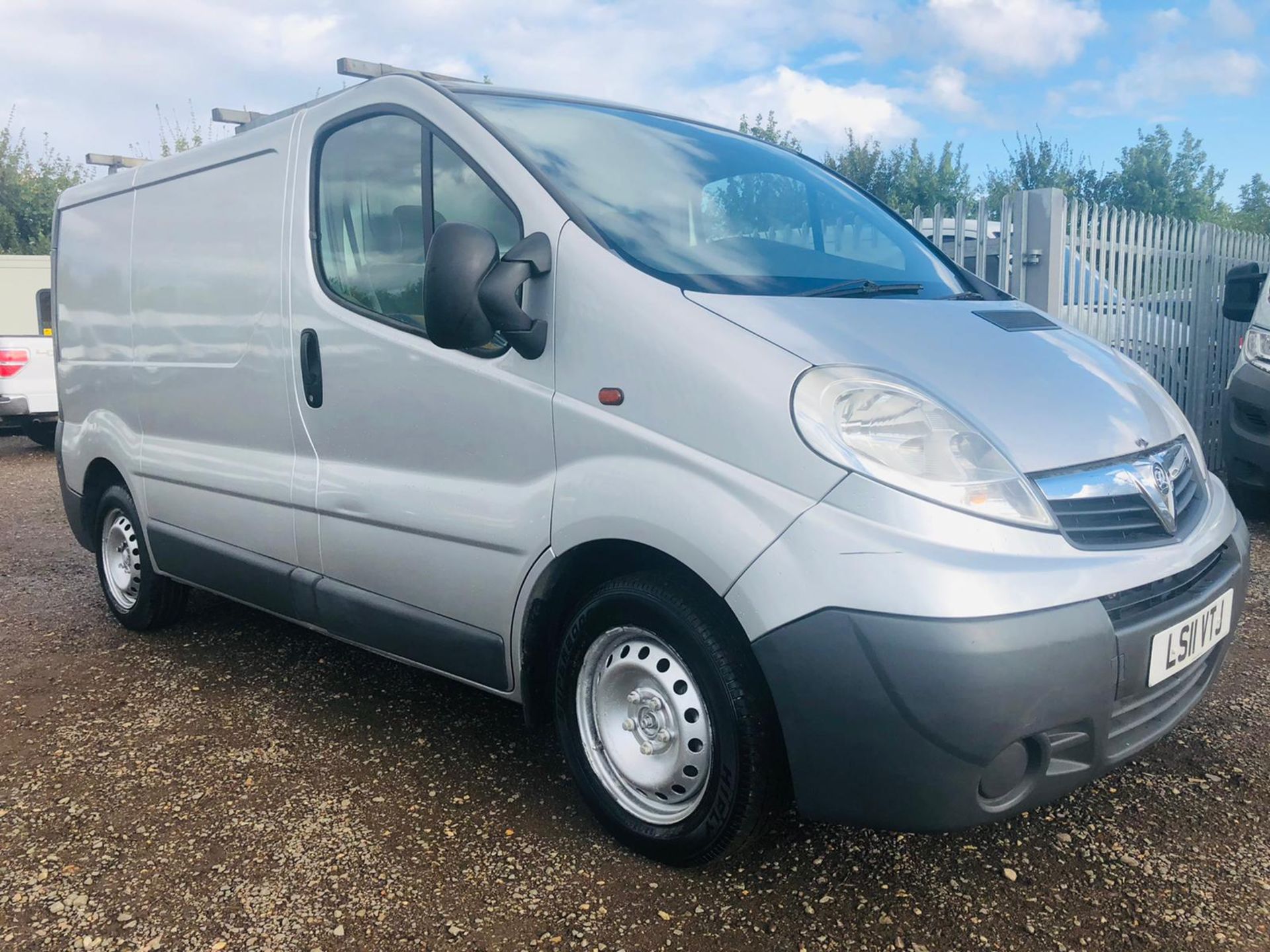 ** On Sale **Vauxhall Vivaro 2.0 CDTI 2700 115 L1 H1 2011 '11 Reg' Air Con - Metallic Silver -