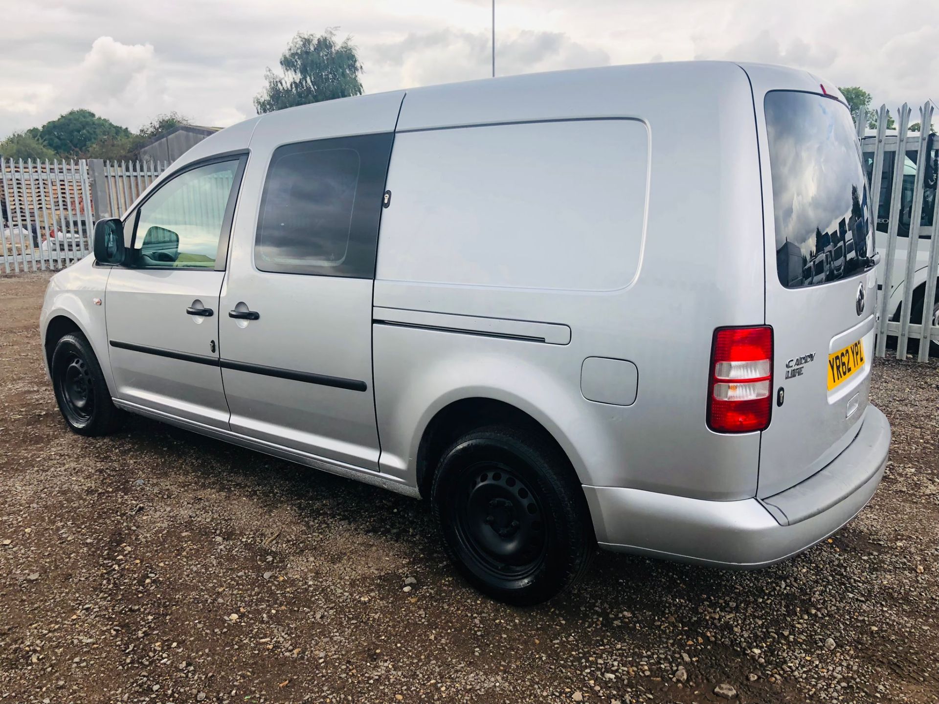 Volkswagen Caddy 1.6 TDI C20 Combi Maxi Dualiner 5 seats 2012 '62 Reg' Air Con - Panel van - Image 5 of 15