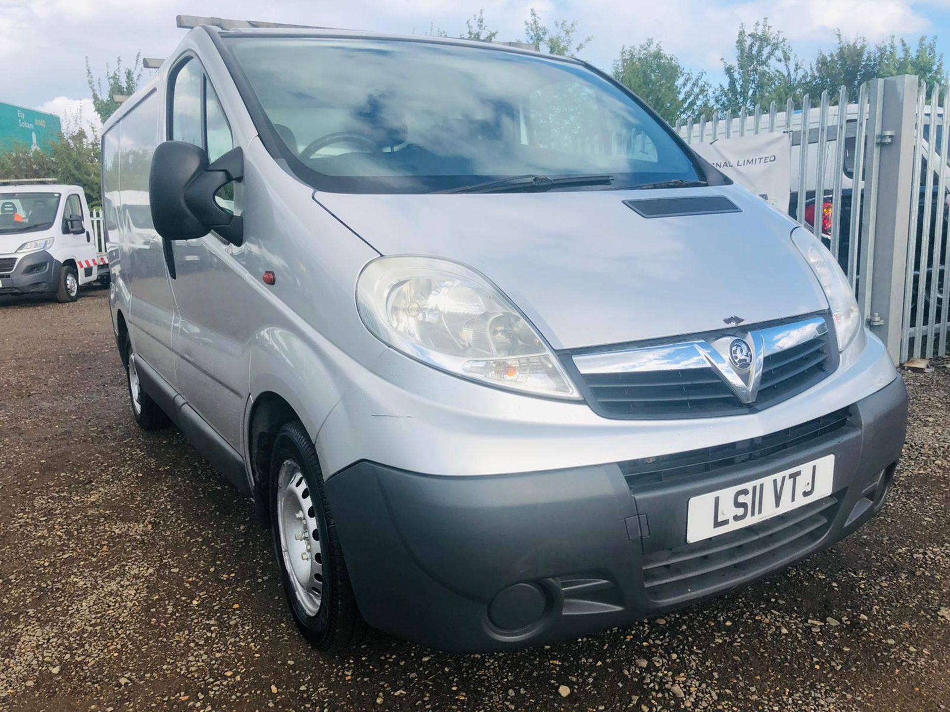 ** On Sale **Vauxhall Vivaro 2.0 CDTI 2700 115 L1 H1 2011 '11 Reg' Air Con - Metallic Silver - - Image 2 of 23