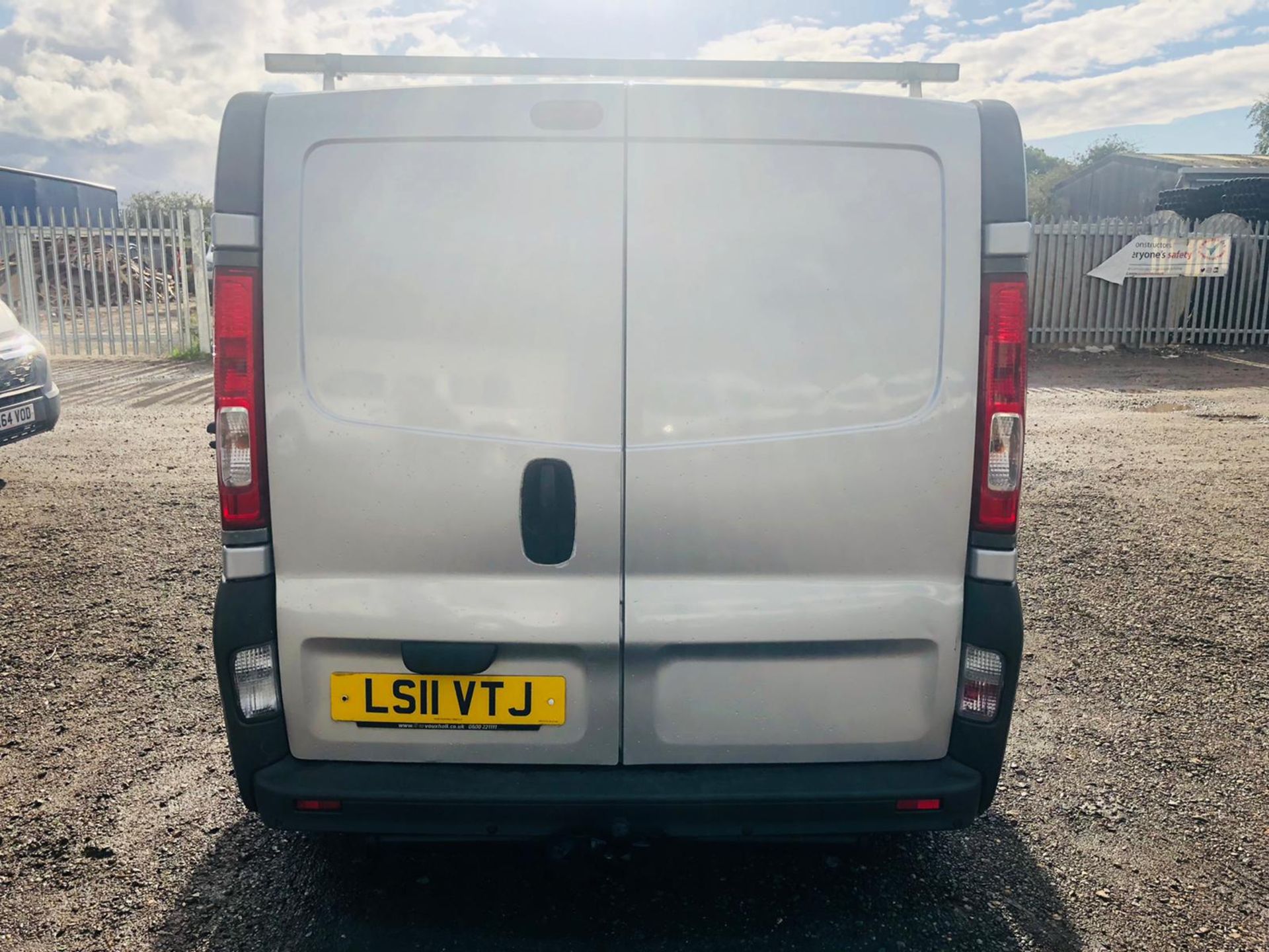 ** On Sale **Vauxhall Vivaro 2.0 CDTI 2700 115 L1 H1 2011 '11 Reg' Air Con - Metallic Silver - - Image 13 of 23