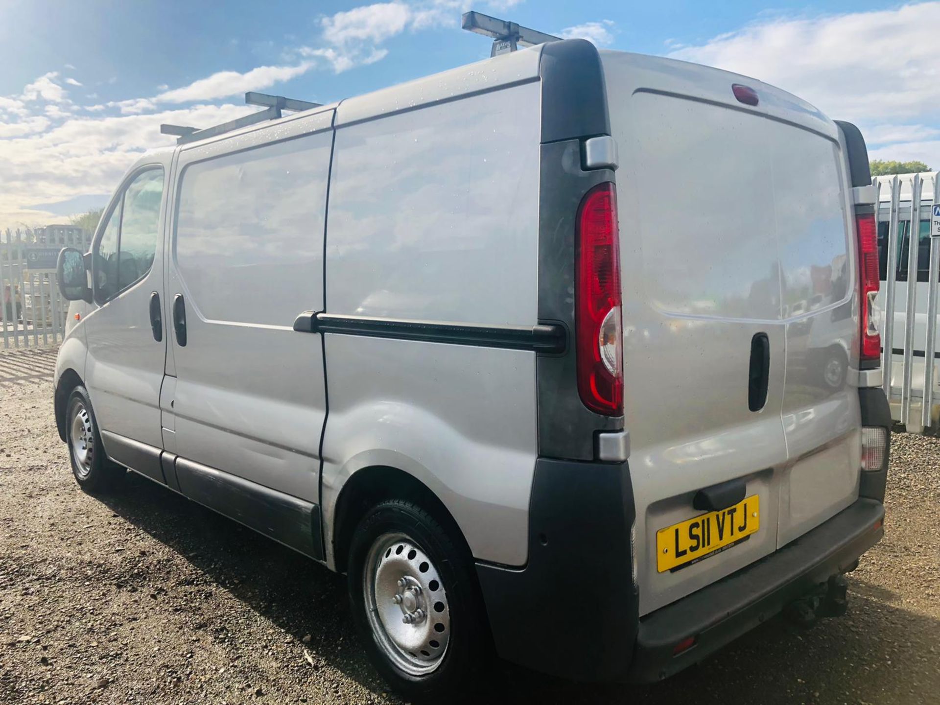 ** On Sale **Vauxhall Vivaro 2.0 CDTI 2700 115 L1 H1 2011 '11 Reg' Air Con - Metallic Silver - - Image 8 of 23