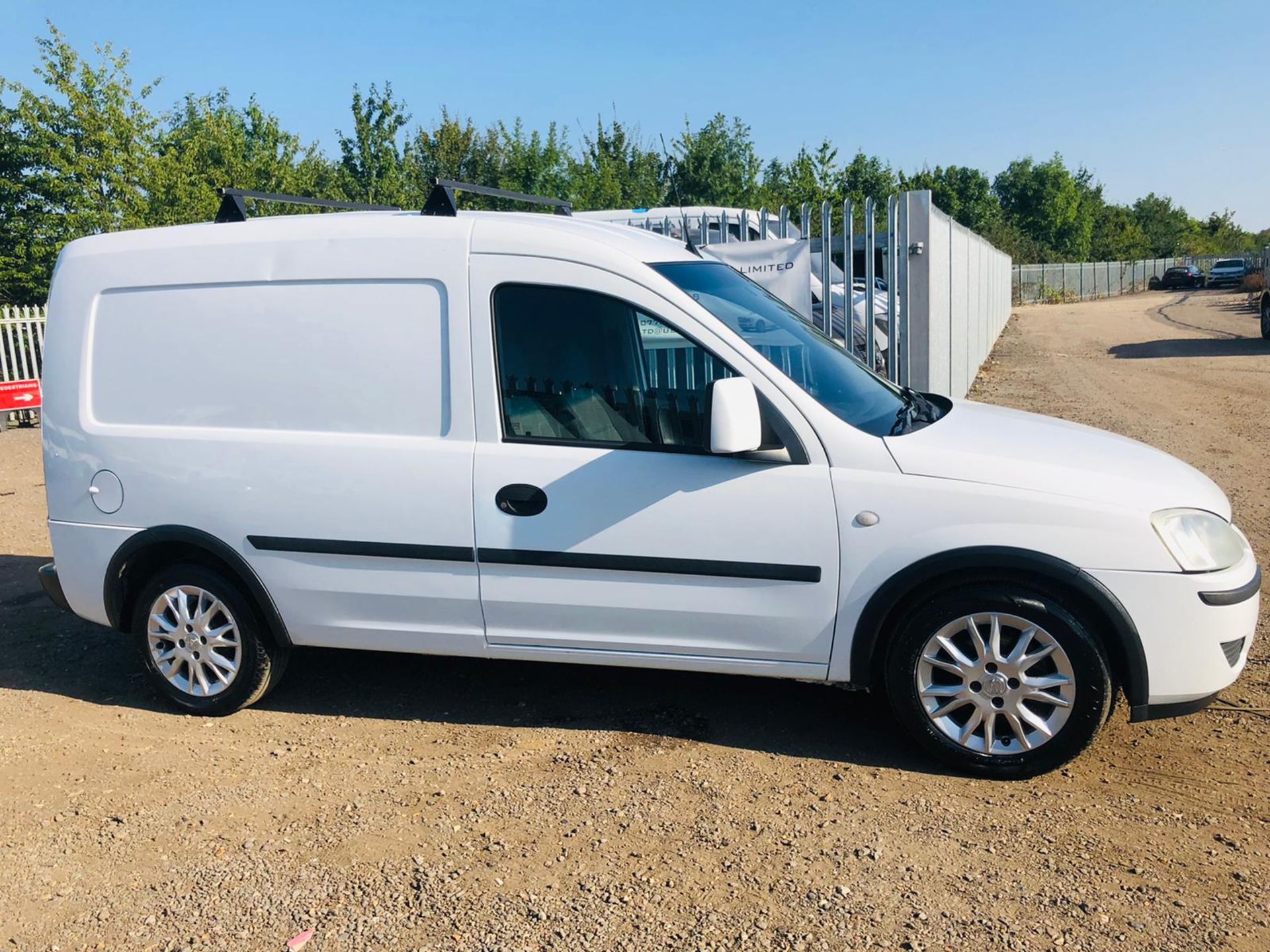 Vauxhall Combo 1.3 CDTI SE Eco-Tech 2011 '11 Reg - Panel Van - Image 5 of 15