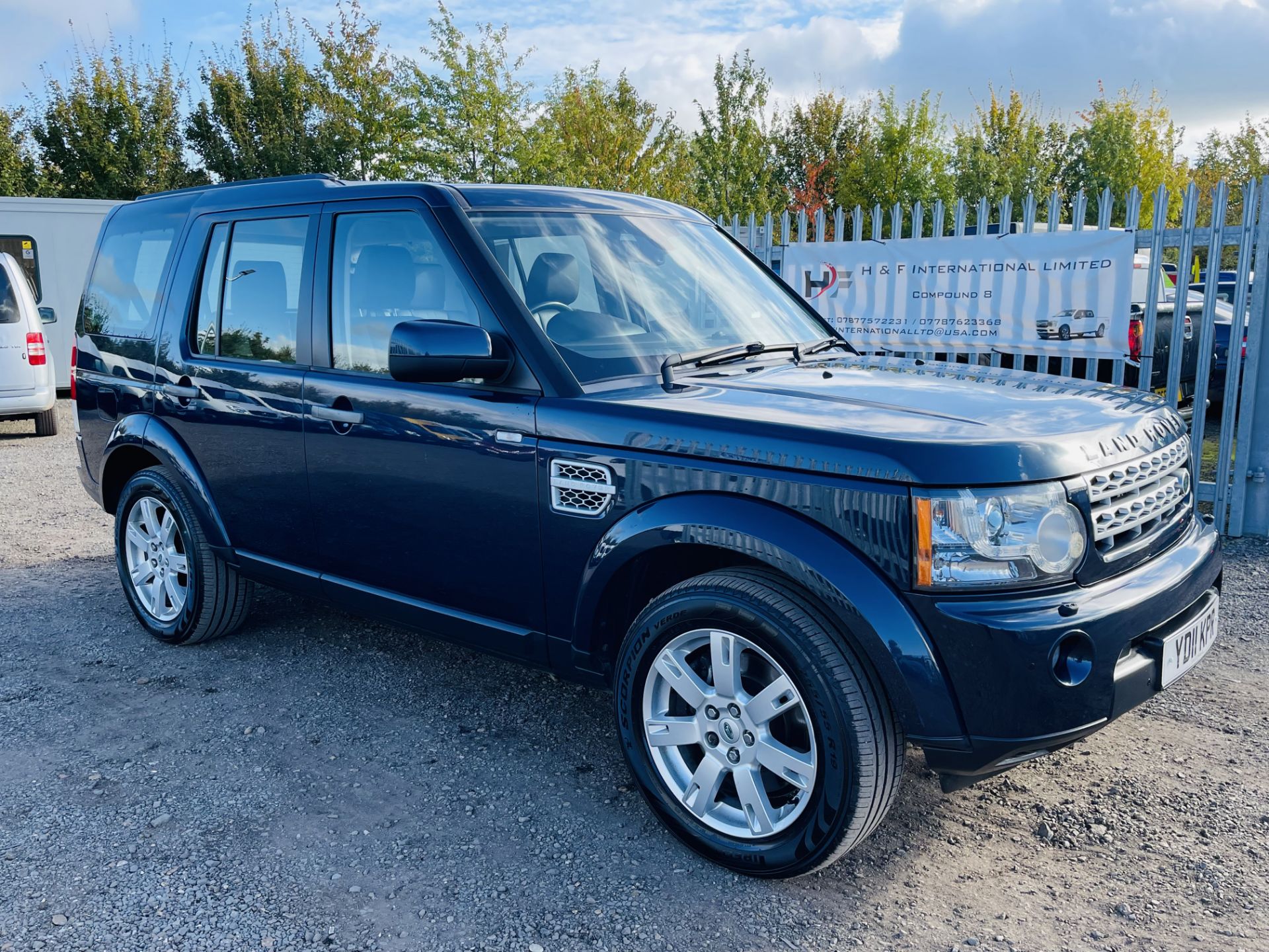 Land Rover Discovery 4 3.0 SDV6 XS Auto 2011 '11 Reg' Sat Nav - Metallic Blue - 4WD - 7 Seats - Image 16 of 37