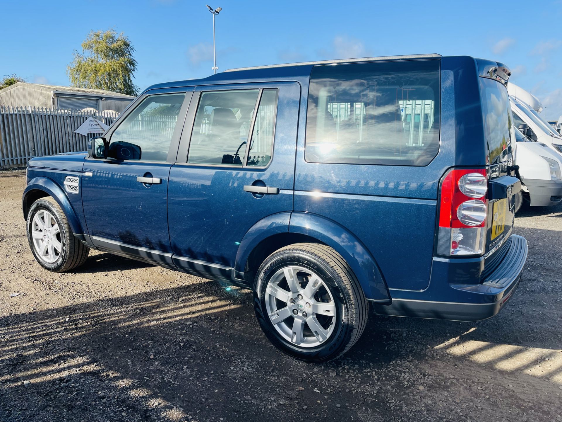 Land Rover Discovery 4 3.0 SDV6 XS Auto 2011 '11 Reg' Sat Nav - Metallic Blue - 4WD - 7 Seats - Image 8 of 37