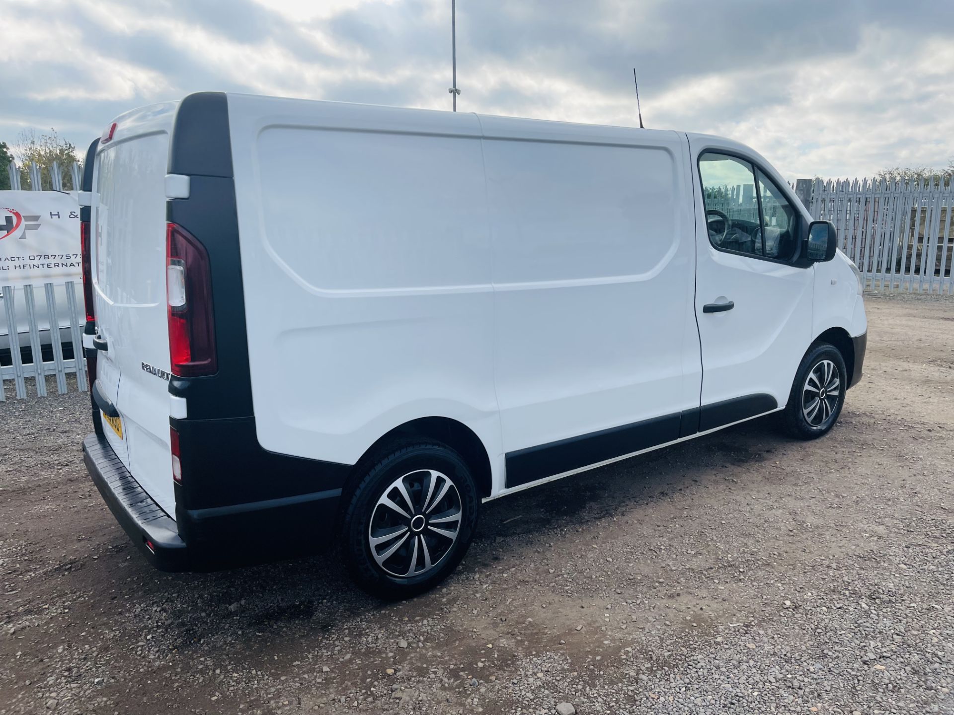 Renault Trafic SL27 Business 1.6 DCI Euro 6 2019 '19 Reg' ULEZ Compliant - Panel Van - Image 16 of 37