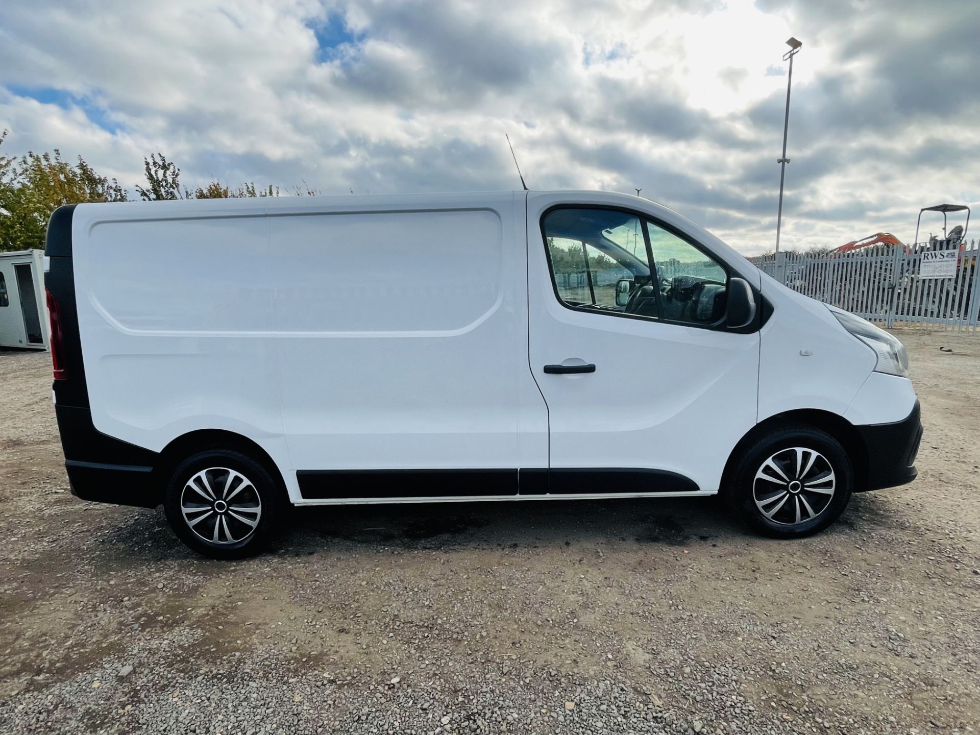 Renault Trafic SL27 Business 1.6 DCI Euro 6 2019 '19 Reg' ULEZ Compliant - Panel Van - Image 17 of 37