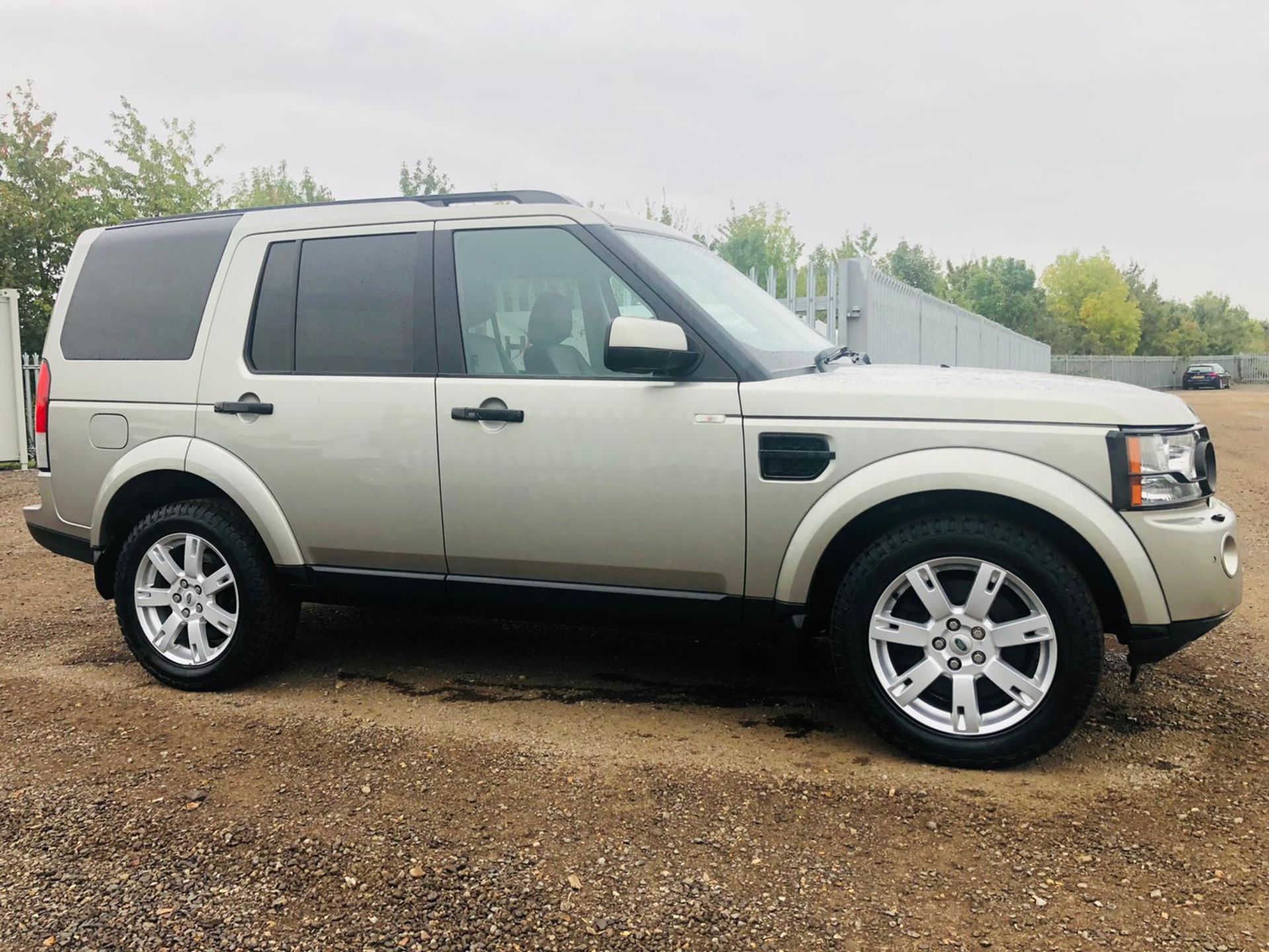 **ON SALE** Land Rover Discovery 4 3.0 SDV6 255 Command Shift Auto 2012 '62 Reg' Sat Nav - Air con - Image 3 of 33